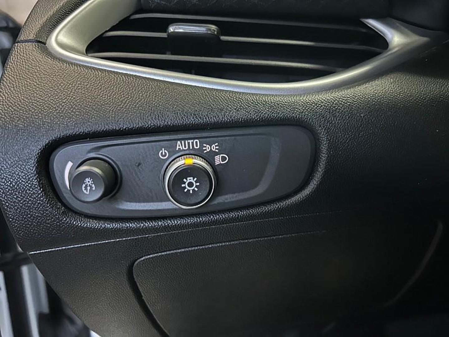 2024 WHITE Chevrolet Malibu (1G1ZD5ST6RF) with an 4-Cyl Turbo 1.5 Liter engine, Automatic CVT transmission, located at 412 Auto Vista Drive, Palmdale, CA, 93551, (661) 945-0620, 34.592636, -118.136681 - Photo#24