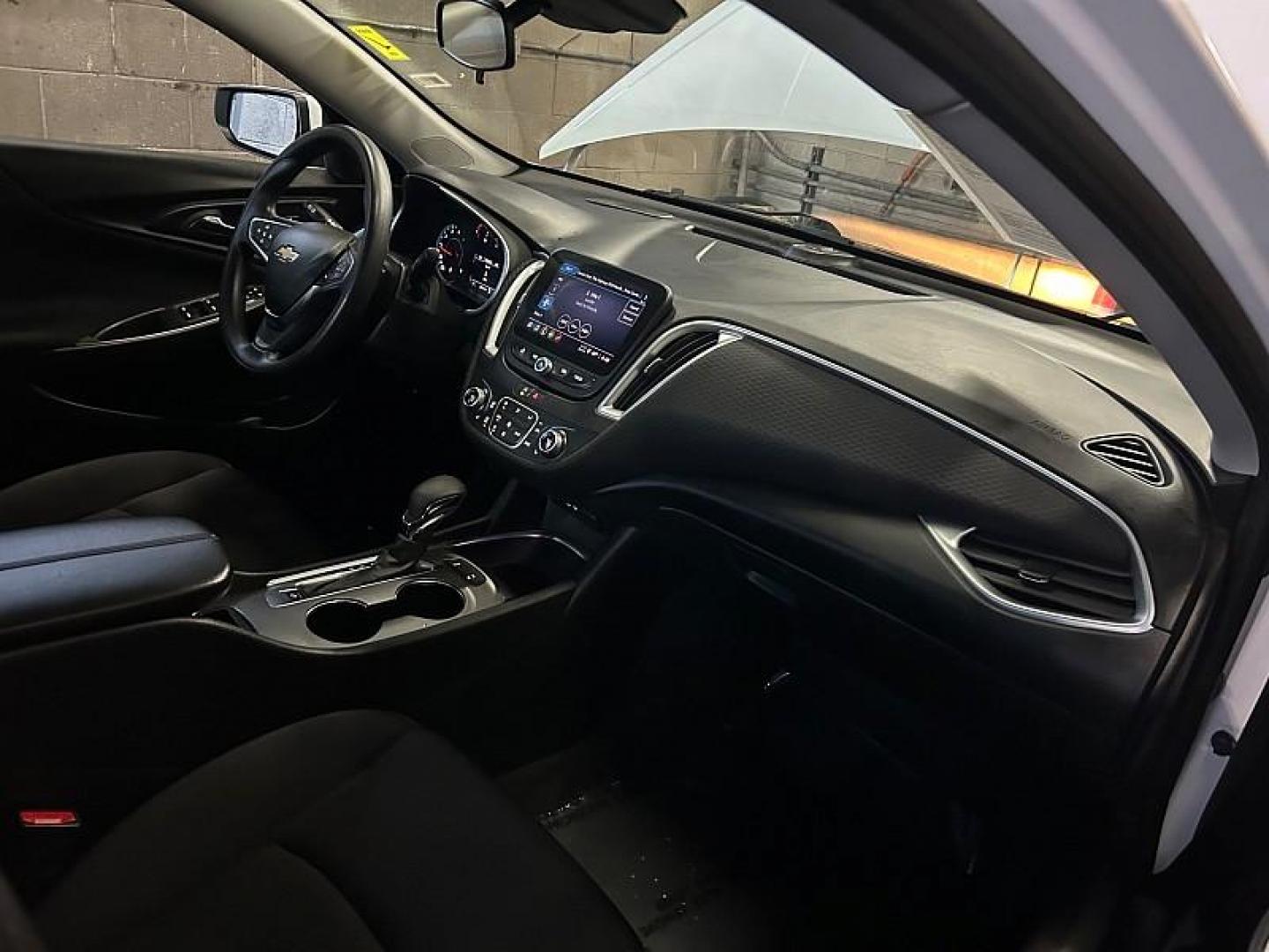 2024 WHITE Chevrolet Malibu (1G1ZD5ST6RF) with an 4-Cyl Turbo 1.5 Liter engine, Automatic CVT transmission, located at 412 Auto Vista Drive, Palmdale, CA, 93551, (661) 945-0620, 34.592636, -118.136681 - Photo#26