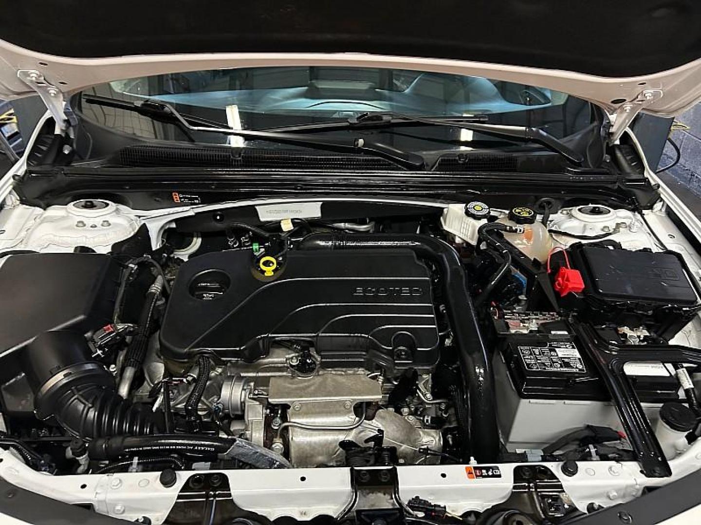 2024 WHITE Chevrolet Malibu (1G1ZD5ST6RF) with an 4-Cyl Turbo 1.5 Liter engine, Automatic CVT transmission, located at 412 Auto Vista Drive, Palmdale, CA, 93551, (661) 945-0620, 34.592636, -118.136681 - Photo#27