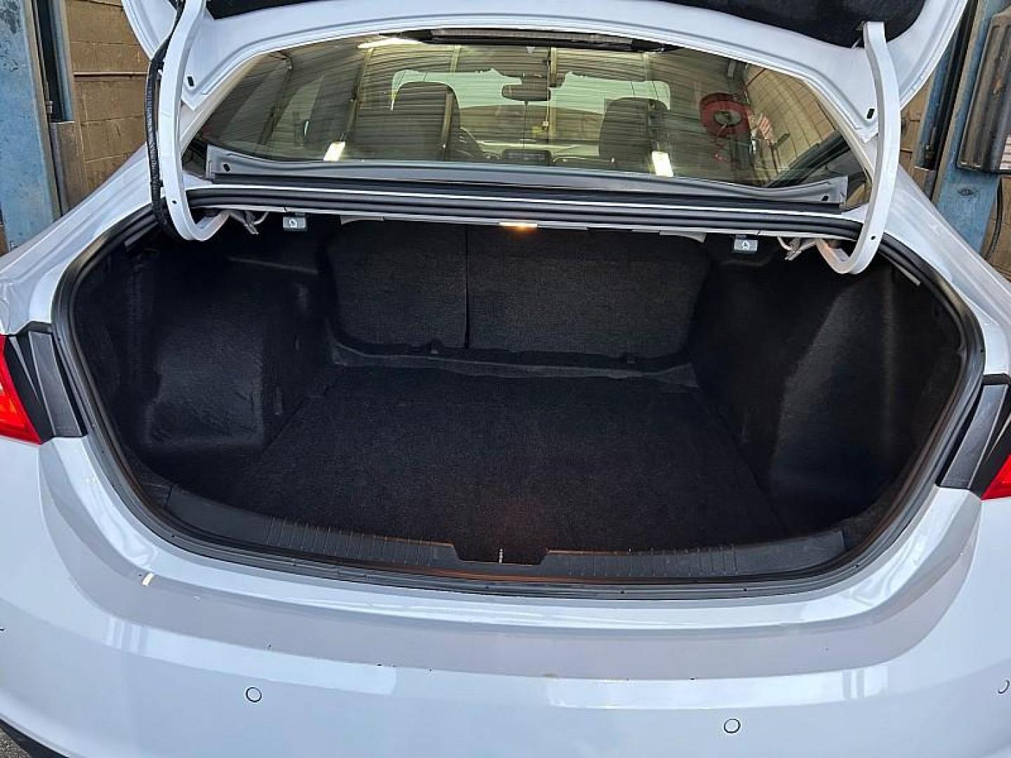 2024 WHITE Chevrolet Malibu (1G1ZD5ST6RF) with an 4-Cyl Turbo 1.5 Liter engine, Automatic CVT transmission, located at 412 Auto Vista Drive, Palmdale, CA, 93551, (661) 945-0620, 34.592636, -118.136681 - Photo#28