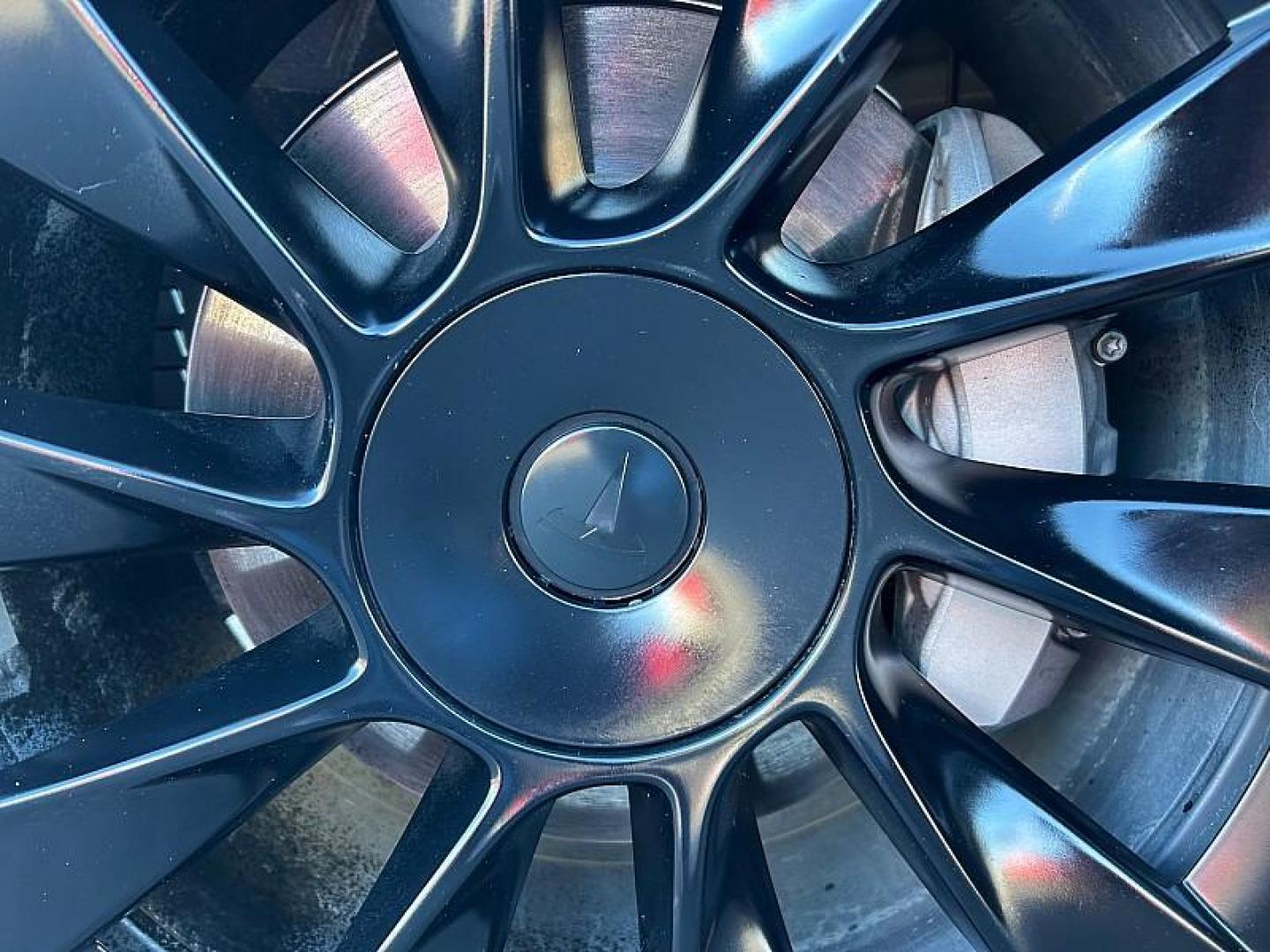 2021 WHITE Tesla Model Y (5YJYGDEE3MF) with an Dual AC Electric Motors engine, Single-Speed Fixed Gear transmission, located at 412 Auto Vista Drive, Palmdale, CA, 93551, (661) 945-0620, 34.592636, -118.136681 - Photo#15