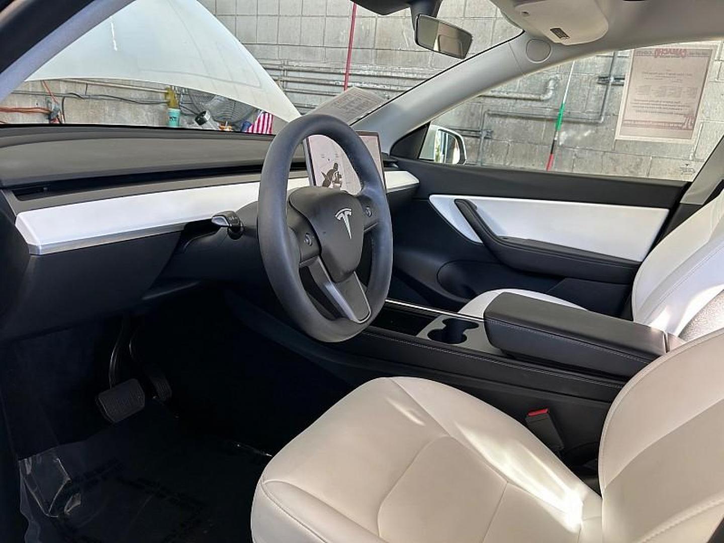 2021 WHITE Tesla Model Y (5YJYGDEE3MF) with an Dual AC Electric Motors engine, Single-Speed Fixed Gear transmission, located at 412 Auto Vista Drive, Palmdale, CA, 93551, (661) 945-0620, 34.592636, -118.136681 - Photo#16