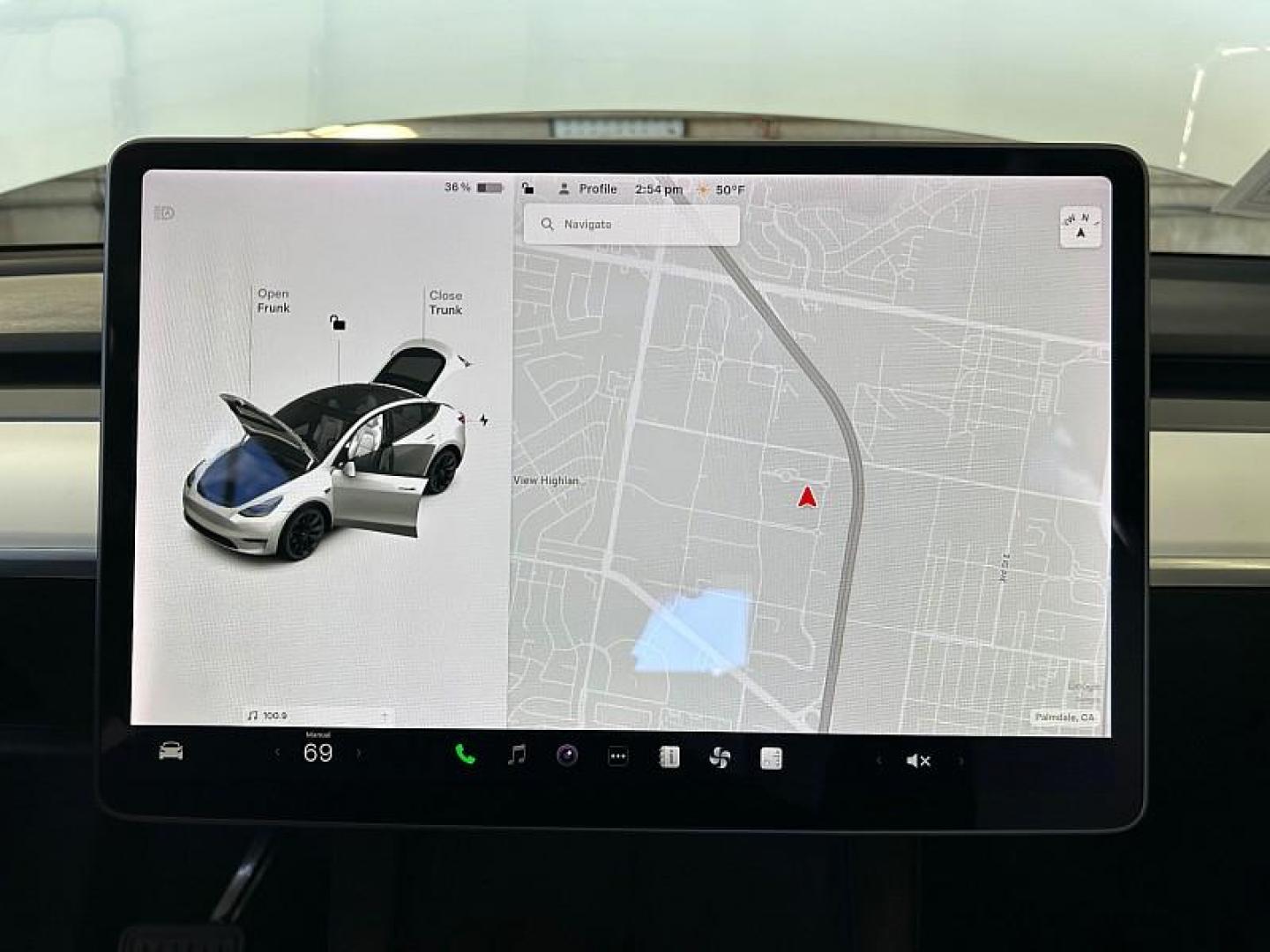 2021 WHITE Tesla Model Y (5YJYGDEE3MF) with an Dual AC Electric Motors engine, Single-Speed Fixed Gear transmission, located at 412 Auto Vista Drive, Palmdale, CA, 93551, (661) 945-0620, 34.592636, -118.136681 - Photo#19