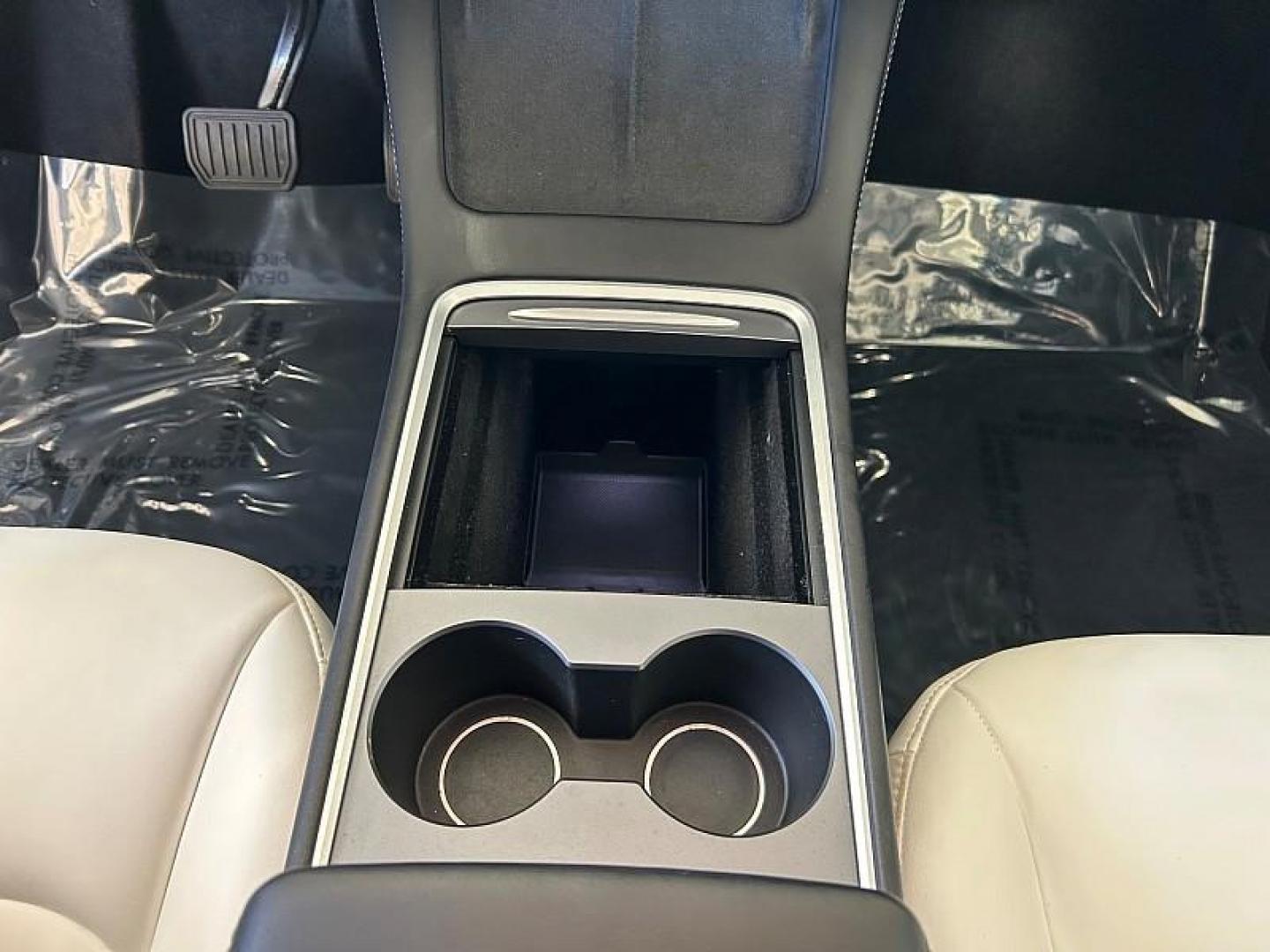 2021 WHITE Tesla Model Y (5YJYGDEE3MF) with an Dual AC Electric Motors engine, Single-Speed Fixed Gear transmission, located at 412 Auto Vista Drive, Palmdale, CA, 93551, (661) 945-0620, 34.592636, -118.136681 - Photo#22