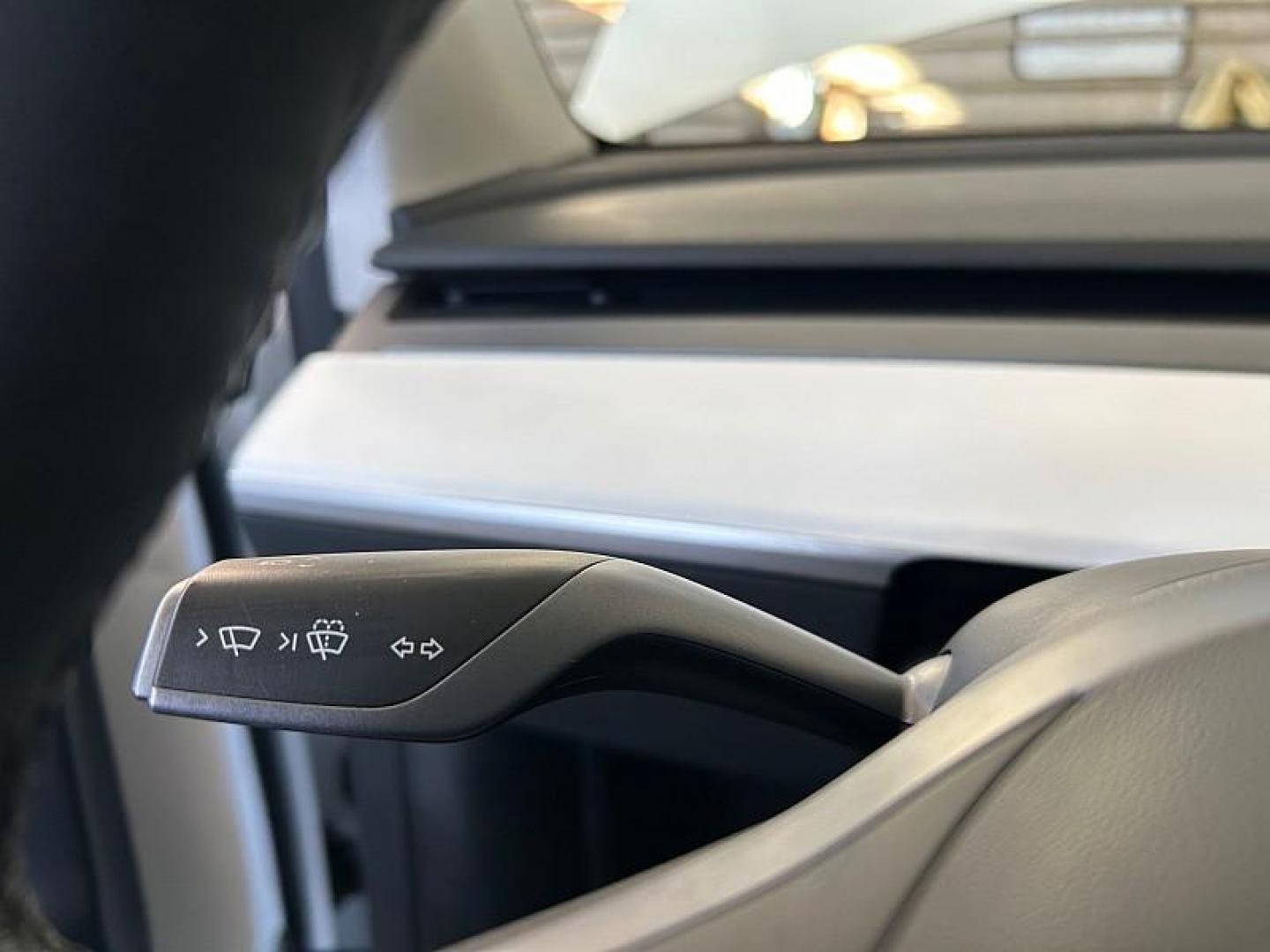 2021 WHITE Tesla Model Y (5YJYGDEE3MF) with an Dual AC Electric Motors engine, Single-Speed Fixed Gear transmission, located at 412 Auto Vista Drive, Palmdale, CA, 93551, (661) 945-0620, 34.592636, -118.136681 - Photo#25