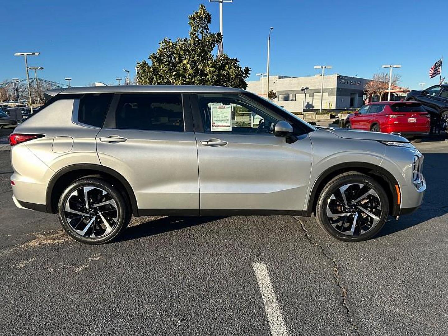 2024 SILVER Mitsubishi Outlander (JA4J4VA84RZ) with an 4-Cyl 2.5 Liter engine, Automatic CVT transmission, located at 412 Auto Vista Drive, Palmdale, CA, 93551, (661) 945-0620, 34.592636, -118.136681 - Photo#5