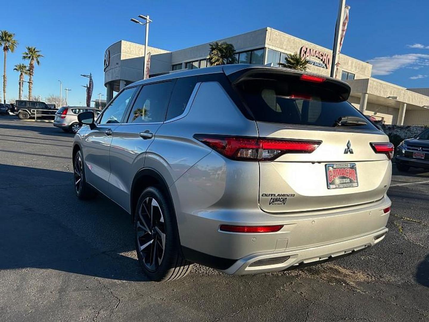 2024 SILVER Mitsubishi Outlander (JA4J4VA84RZ) with an 4-Cyl 2.5 Liter engine, Automatic CVT transmission, located at 412 Auto Vista Drive, Palmdale, CA, 93551, (661) 945-0620, 34.592636, -118.136681 - Photo#8