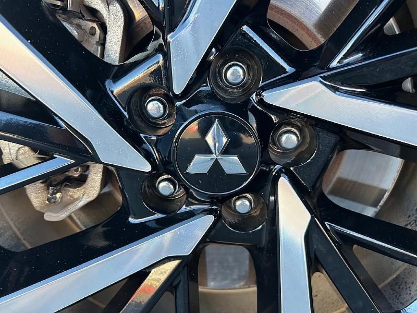 2024 SILVER Mitsubishi Outlander (JA4J4VA84RZ) with an 4-Cyl 2.5 Liter engine, Automatic CVT transmission, located at 412 Auto Vista Drive, Palmdale, CA, 93551, (661) 945-0620, 34.592636, -118.136681 - Photo#14