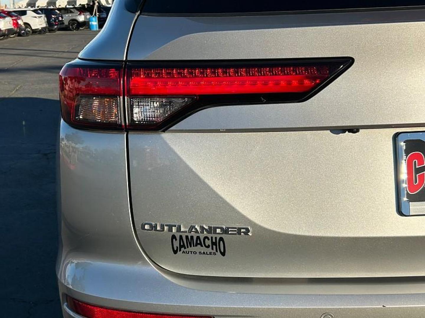 2024 SILVER Mitsubishi Outlander (JA4J4VA84RZ) with an 4-Cyl 2.5 Liter engine, Automatic CVT transmission, located at 412 Auto Vista Drive, Palmdale, CA, 93551, (661) 945-0620, 34.592636, -118.136681 - Photo#16