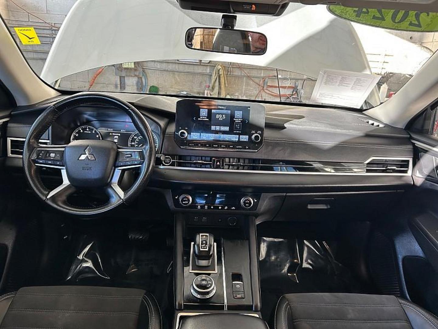 2024 SILVER Mitsubishi Outlander (JA4J4VA84RZ) with an 4-Cyl 2.5 Liter engine, Automatic CVT transmission, located at 412 Auto Vista Drive, Palmdale, CA, 93551, (661) 945-0620, 34.592636, -118.136681 - Photo#18