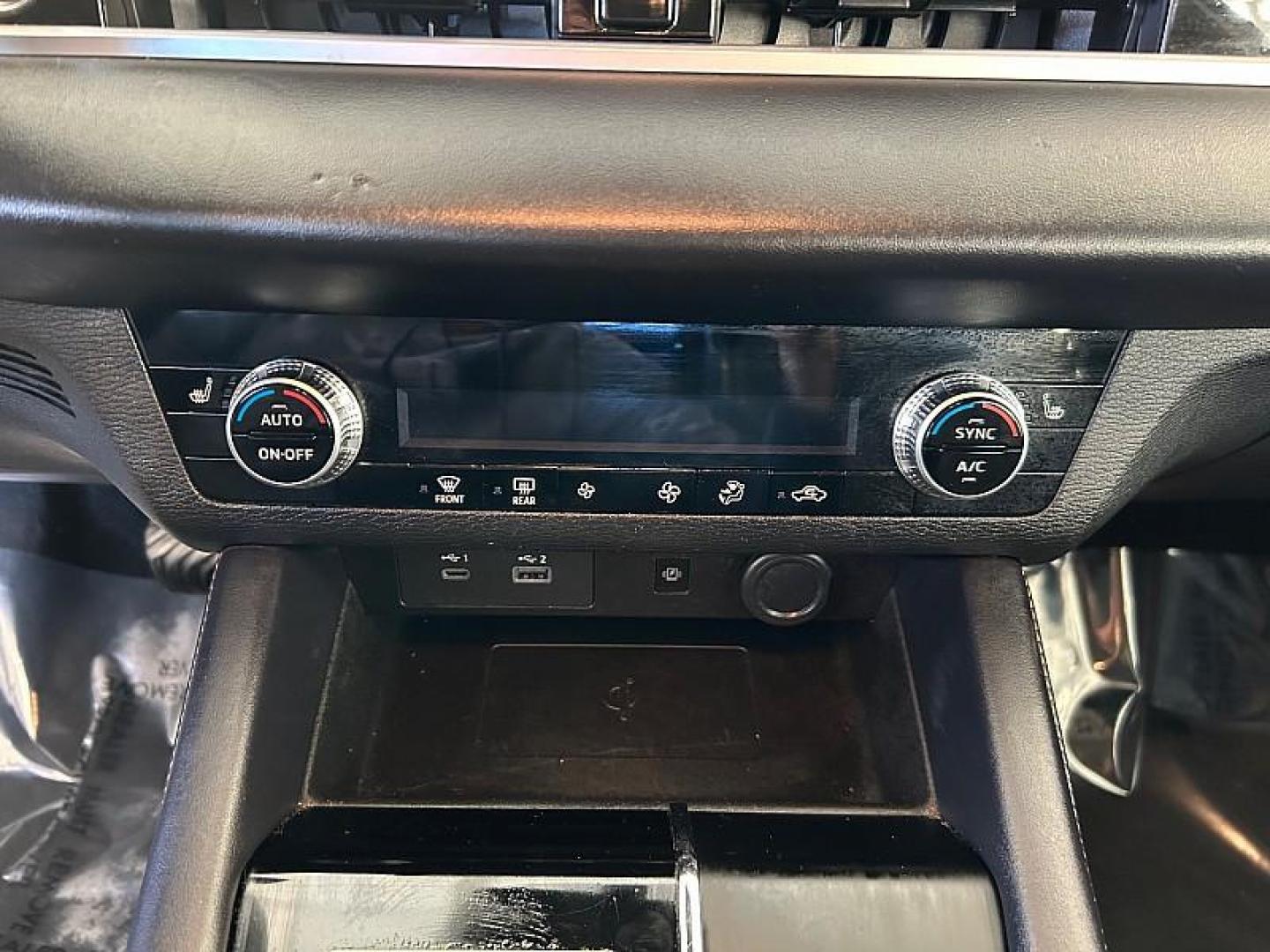 2024 SILVER Mitsubishi Outlander (JA4J4VA84RZ) with an 4-Cyl 2.5 Liter engine, Automatic CVT transmission, located at 412 Auto Vista Drive, Palmdale, CA, 93551, (661) 945-0620, 34.592636, -118.136681 - Photo#24