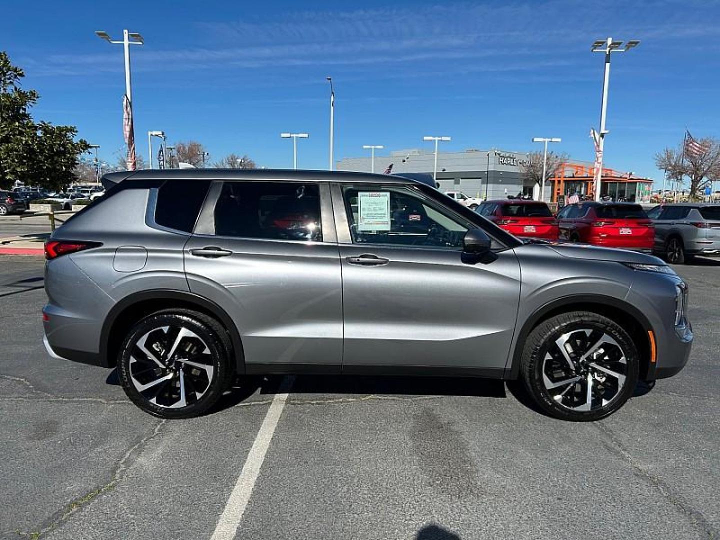 2024 SILVER Mitsubishi Outlander (JA4J4VA84RZ) with an 4-Cyl 2.5 Liter engine, Automatic CVT transmission, located at 412 Auto Vista Drive, Palmdale, CA, 93551, (661) 945-0620, 34.592636, -118.136681 - Photo#2
