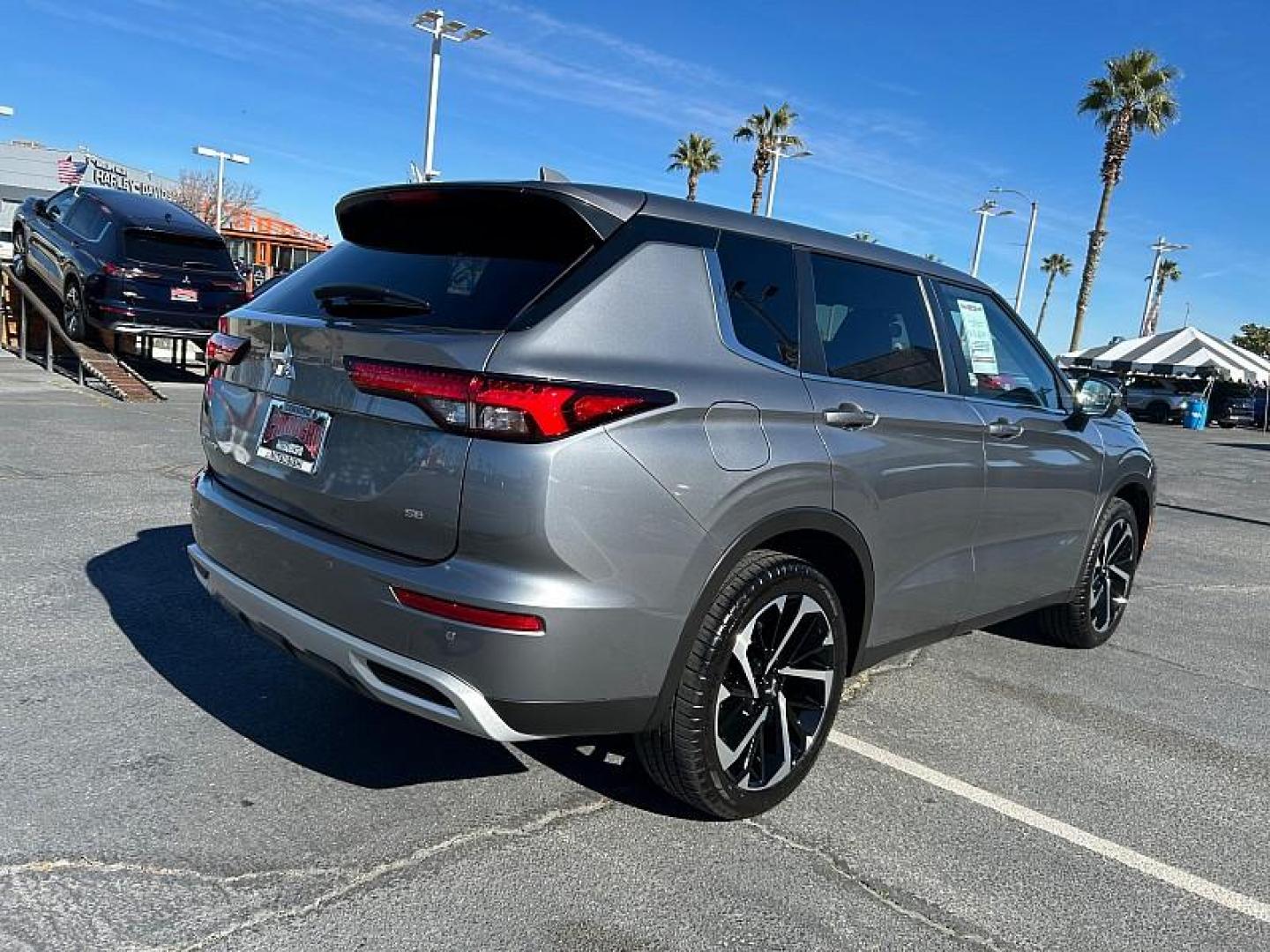 2024 SILVER Mitsubishi Outlander (JA4J4VA84RZ) with an 4-Cyl 2.5 Liter engine, Automatic CVT transmission, located at 412 Auto Vista Drive, Palmdale, CA, 93551, (661) 945-0620, 34.592636, -118.136681 - Photo#3