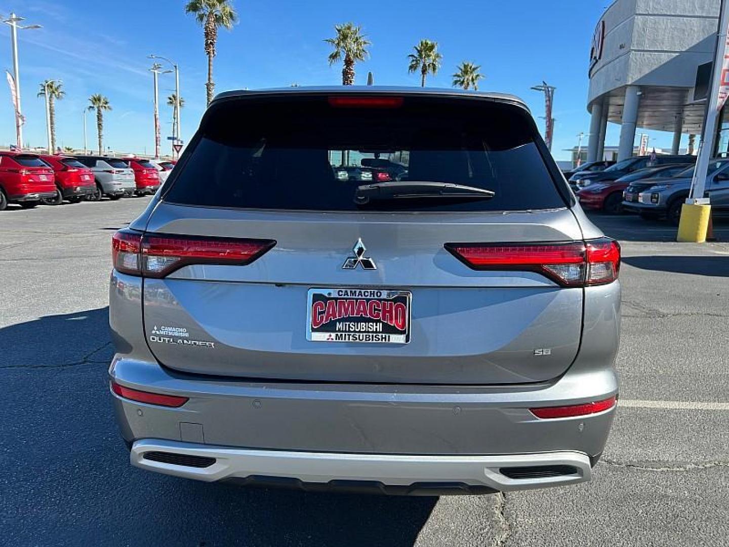 2024 SILVER Mitsubishi Outlander (JA4J4VA84RZ) with an 4-Cyl 2.5 Liter engine, Automatic CVT transmission, located at 412 Auto Vista Drive, Palmdale, CA, 93551, (661) 945-0620, 34.592636, -118.136681 - Photo#4