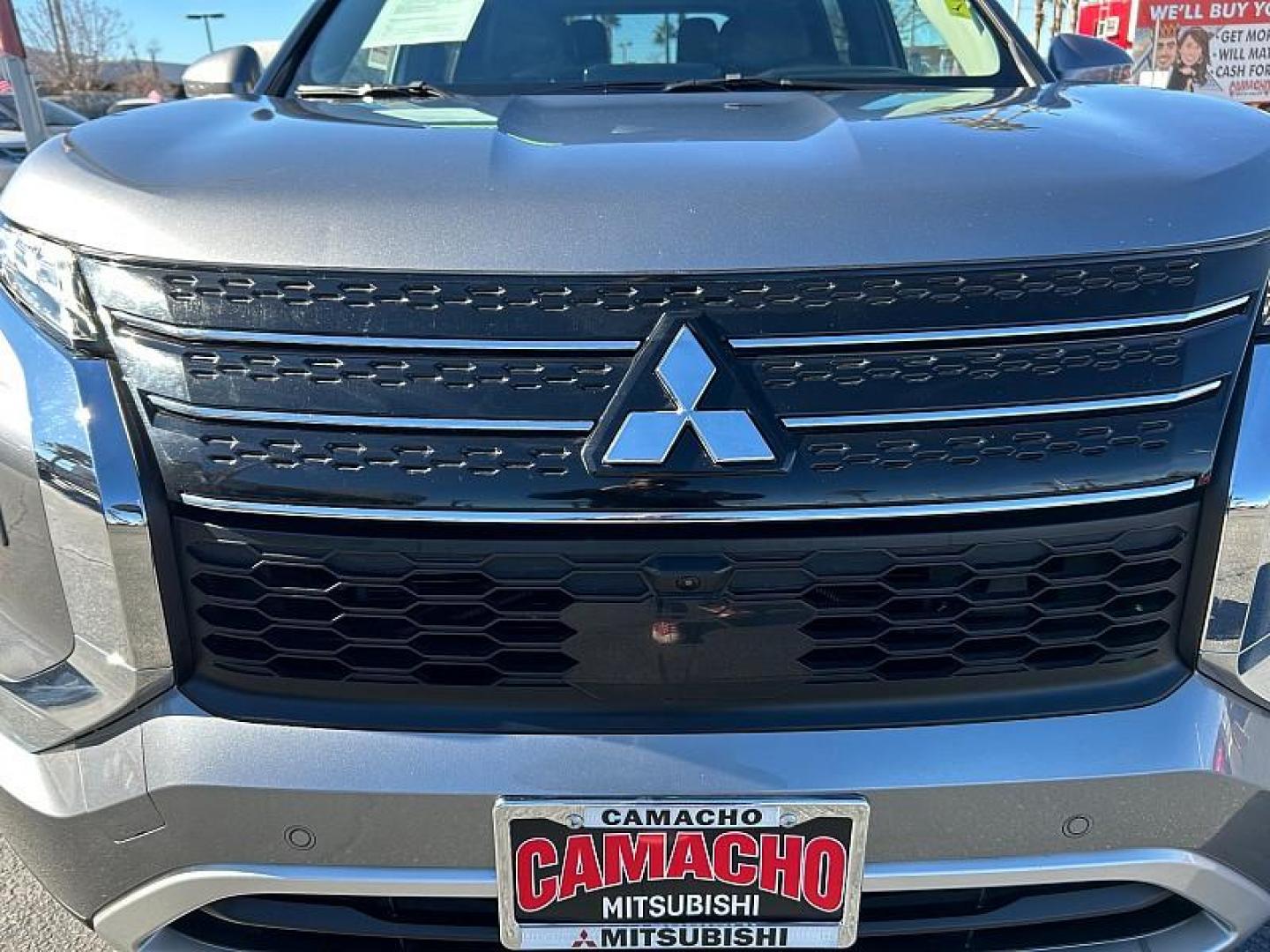 2024 SILVER Mitsubishi Outlander (JA4J4VA84RZ) with an 4-Cyl 2.5 Liter engine, Automatic CVT transmission, located at 412 Auto Vista Drive, Palmdale, CA, 93551, (661) 945-0620, 34.592636, -118.136681 - Photo#8