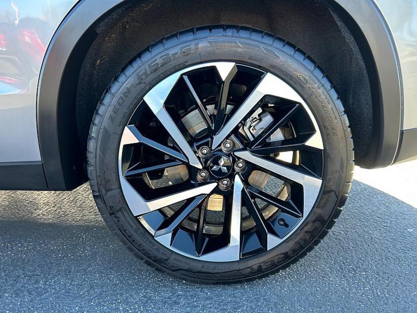 2024 SILVER Mitsubishi Outlander (JA4J4VA84RZ) with an 4-Cyl 2.5 Liter engine, Automatic CVT transmission, located at 412 Auto Vista Drive, Palmdale, CA, 93551, (661) 945-0620, 34.592636, -118.136681 - Photo#11