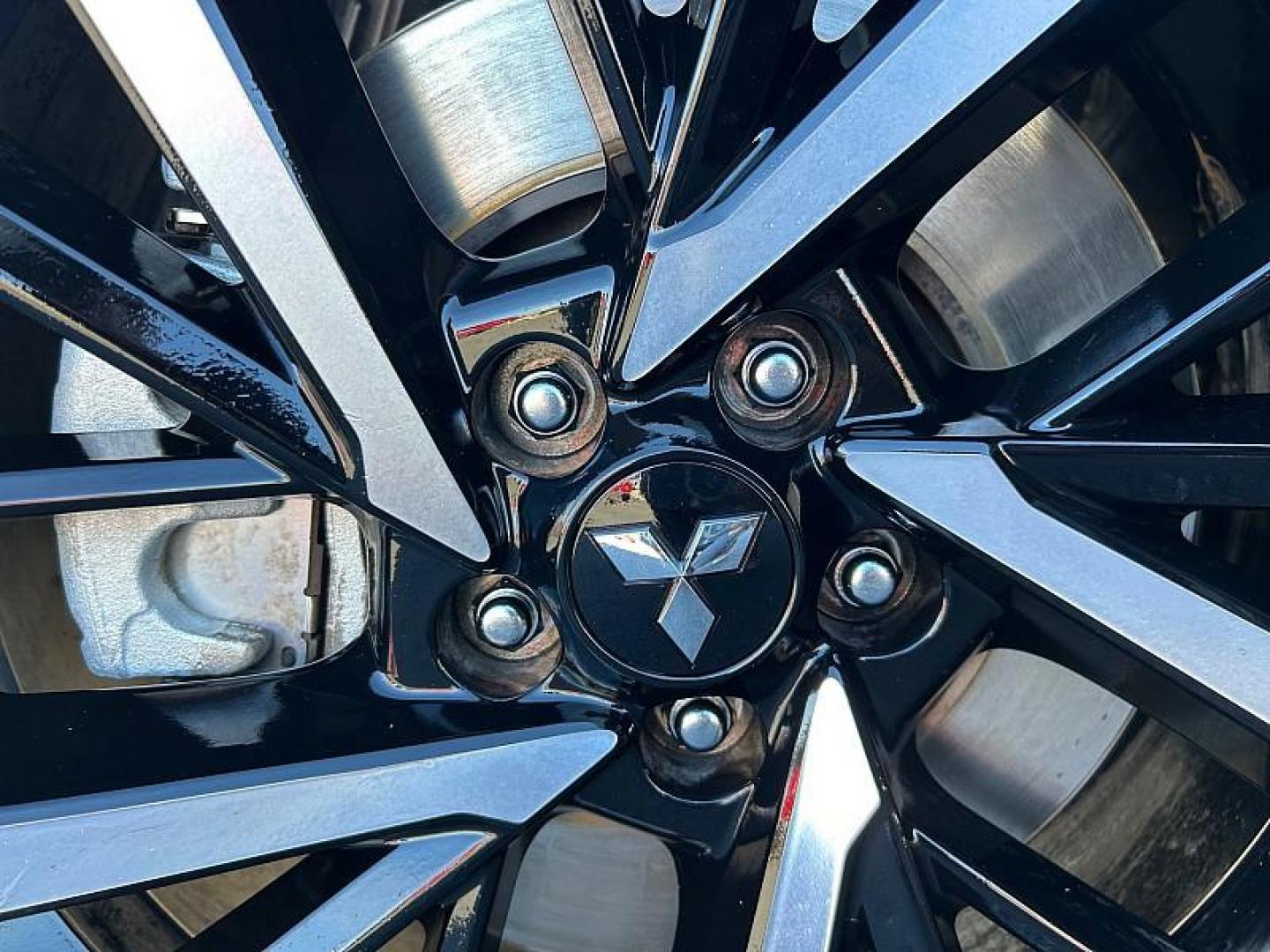 2024 SILVER Mitsubishi Outlander (JA4J4VA84RZ) with an 4-Cyl 2.5 Liter engine, Automatic CVT transmission, located at 412 Auto Vista Drive, Palmdale, CA, 93551, (661) 945-0620, 34.592636, -118.136681 - Photo#12