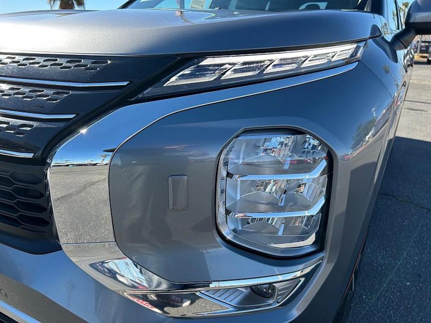 2024 SILVER Mitsubishi Outlander (JA4J4VA84RZ) with an 4-Cyl 2.5 Liter engine, Automatic CVT transmission, located at 412 Auto Vista Drive, Palmdale, CA, 93551, (661) 945-0620, 34.592636, -118.136681 - Photo#14