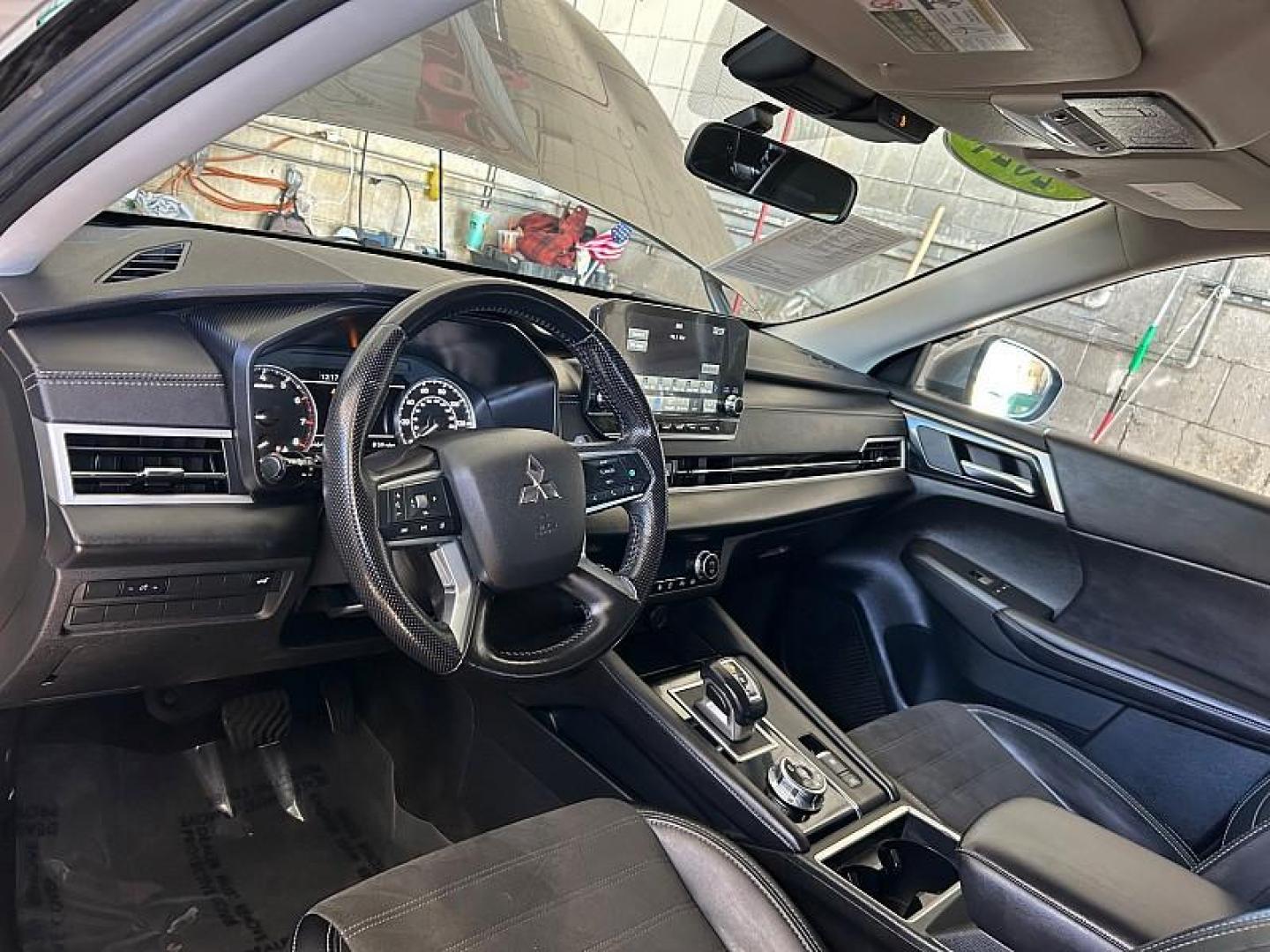 2024 SILVER Mitsubishi Outlander (JA4J4VA84RZ) with an 4-Cyl 2.5 Liter engine, Automatic CVT transmission, located at 412 Auto Vista Drive, Palmdale, CA, 93551, (661) 945-0620, 34.592636, -118.136681 - Photo#16