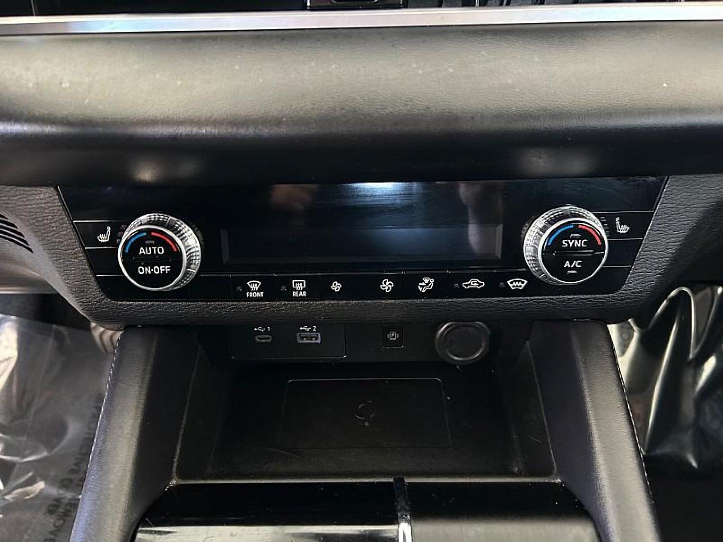 2024 SILVER Mitsubishi Outlander (JA4J4VA84RZ) with an 4-Cyl 2.5 Liter engine, Automatic CVT transmission, located at 412 Auto Vista Drive, Palmdale, CA, 93551, (661) 945-0620, 34.592636, -118.136681 - Photo#19