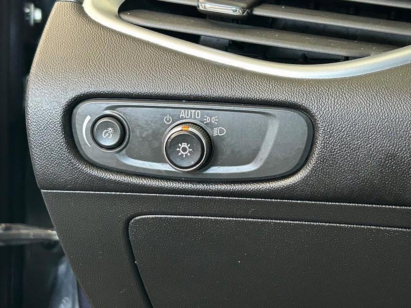 2023 GRAY Chevrolet Malibu (1G1ZD5ST9PF) with an 4-Cyl Turbo 1.5 Liter engine, Automatic CVT transmission, located at 412 Auto Vista Drive, Palmdale, CA, 93551, (661) 945-0620, 34.592636, -118.136681 - Photo#8