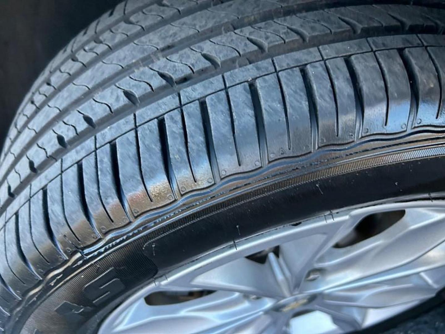 2023 GRAY Chevrolet Malibu (1G1ZD5ST9PF) with an 4-Cyl Turbo 1.5 Liter engine, Automatic CVT transmission, located at 412 Auto Vista Drive, Palmdale, CA, 93551, (661) 945-0620, 34.592636, -118.136681 - Photo#23