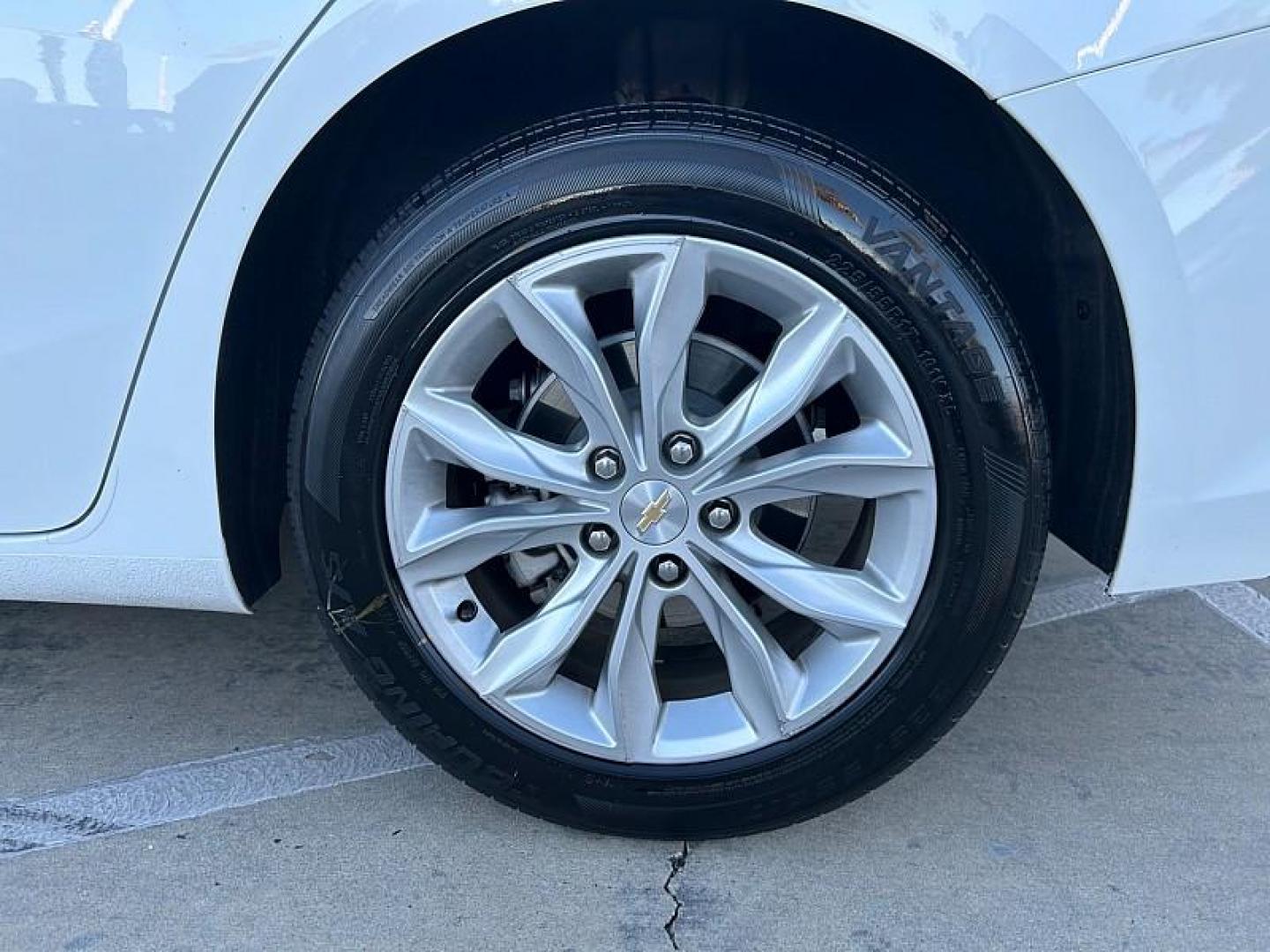 2023 GRAY Chevrolet Malibu (1G1ZD5ST9PF) with an 4-Cyl Turbo 1.5 Liter engine, Automatic CVT transmission, located at 412 Auto Vista Drive, Palmdale, CA, 93551, (661) 945-0620, 34.592636, -118.136681 - Photo#53