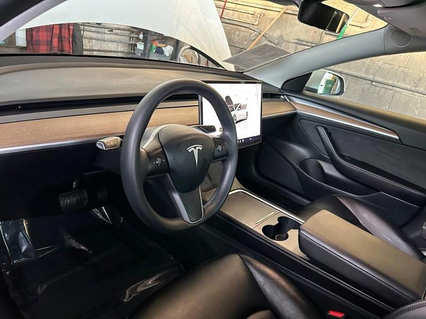 2022 WHITE Tesla Model 3 (5YJ3E1EA3NF) with an AC Electric Motor engine, Single-Speed Fixed Gear transmission, located at 412 Auto Vista Drive, Palmdale, CA, 93551, (661) 945-0620, 34.592636, -118.136681 - Photo#16