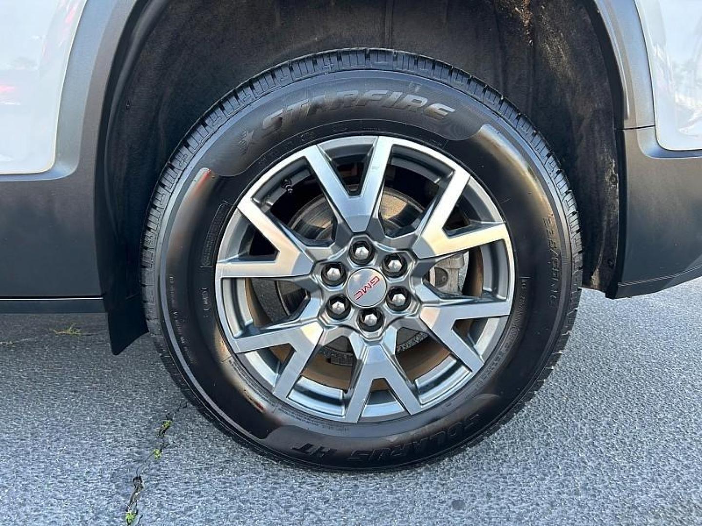 2023 WHITE GMC Acadia (1GKKNML47PZ) with an V6 3.6 Liter engine, Automatic 9-Spd transmission, located at 412 Auto Vista Drive, Palmdale, CA, 93551, (661) 945-0620, 34.592636, -118.136681 - Photo#16