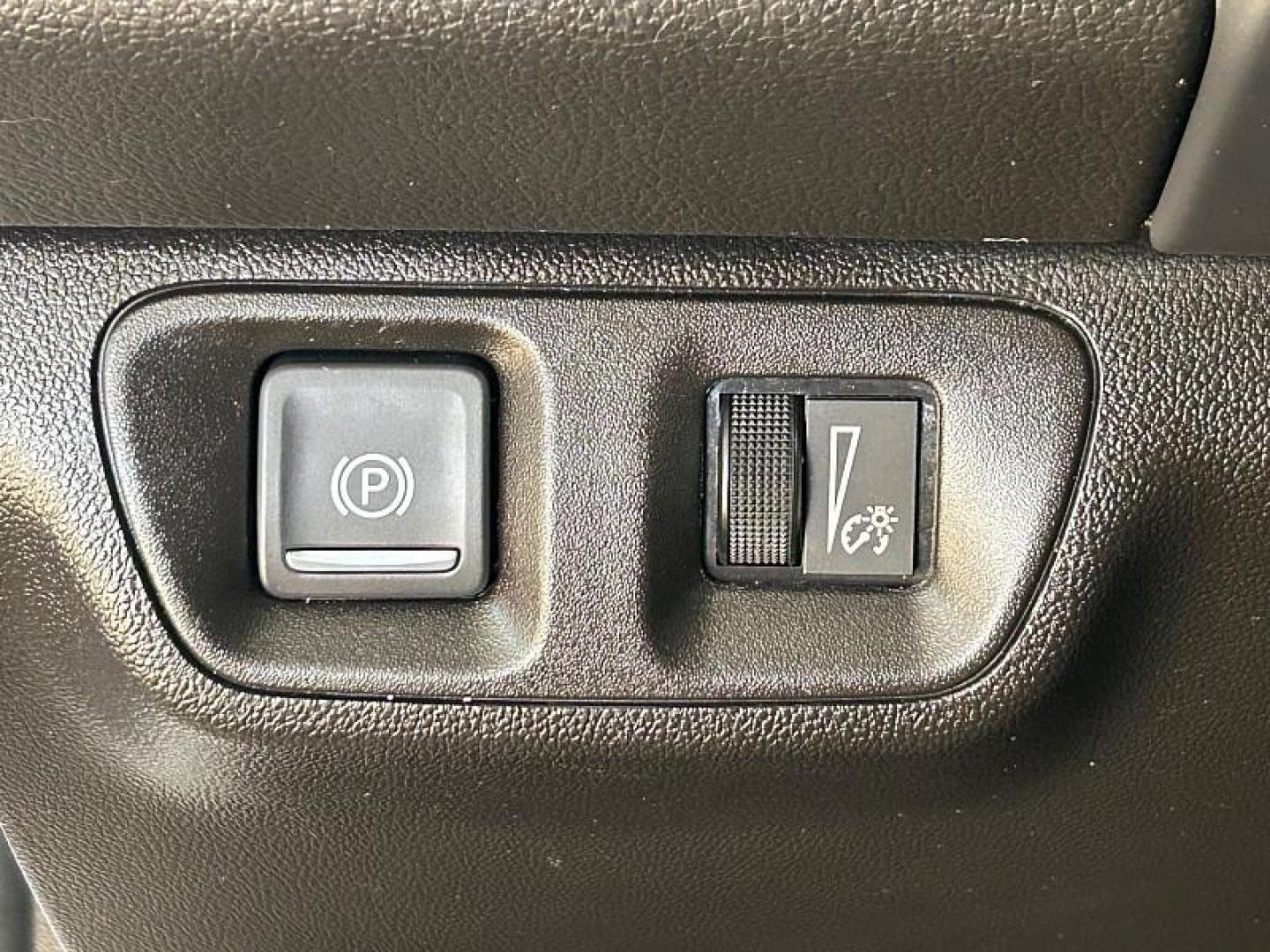 2023 WHITE GMC Acadia (1GKKNML47PZ) with an V6 3.6 Liter engine, Automatic 9-Spd transmission, located at 412 Auto Vista Drive, Palmdale, CA, 93551, (661) 945-0620, 34.592636, -118.136681 - Photo#27