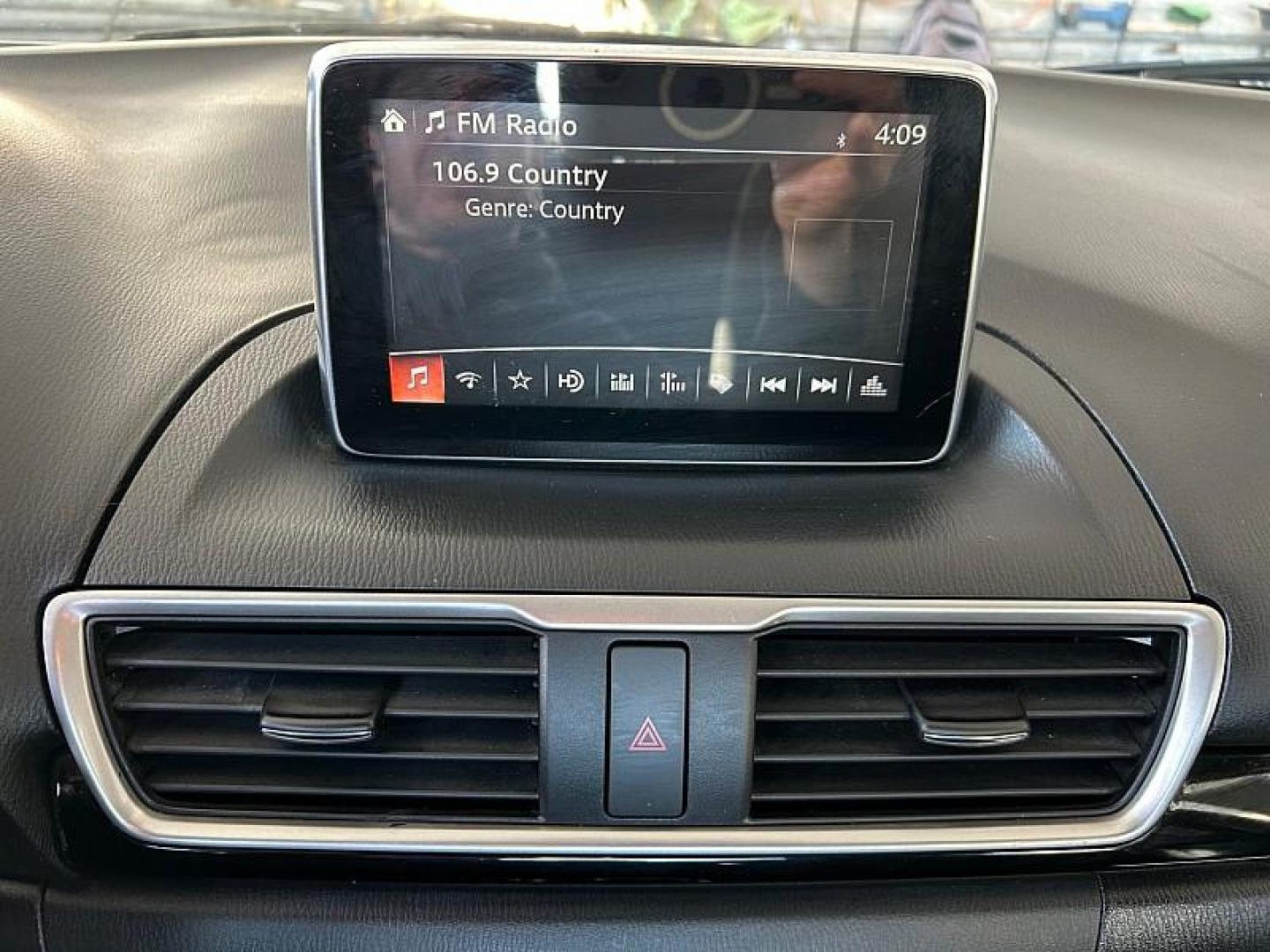 2015 BLUE Mazda Mazda3 (3MZBM1U71FM) with an 4-Cyl SKYACTIV-G 2.0L engine, Auto 6-Spd SKYACTIV-Drv transmission, located at 412 Auto Vista Drive, Palmdale, CA, 93551, (661) 945-0620, 34.592636, -118.136681 - Photo#24