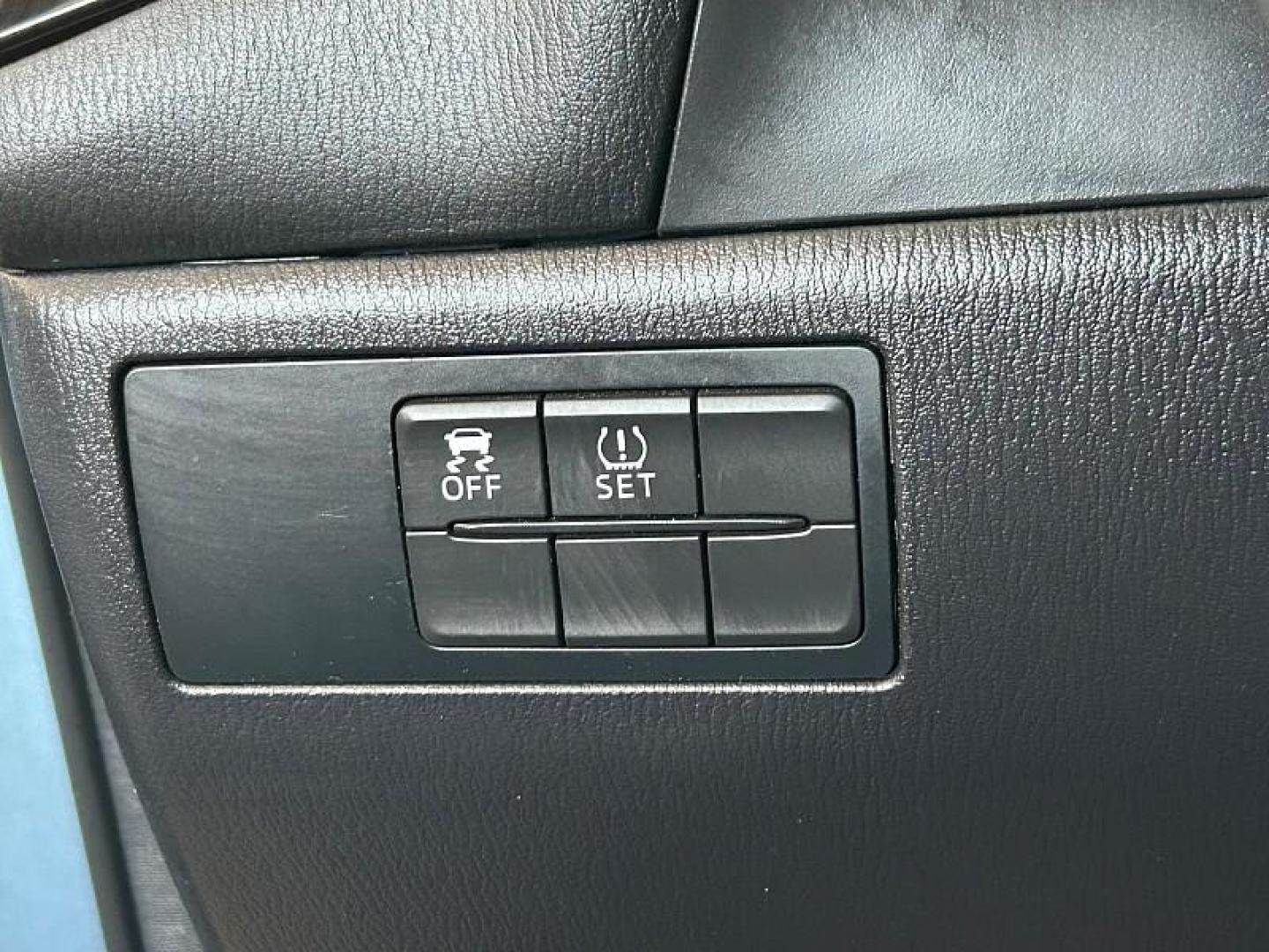 2015 BLUE Mazda Mazda3 (3MZBM1U71FM) with an 4-Cyl SKYACTIV-G 2.0L engine, Auto 6-Spd SKYACTIV-Drv transmission, located at 412 Auto Vista Drive, Palmdale, CA, 93551, (661) 945-0620, 34.592636, -118.136681 - Photo#25