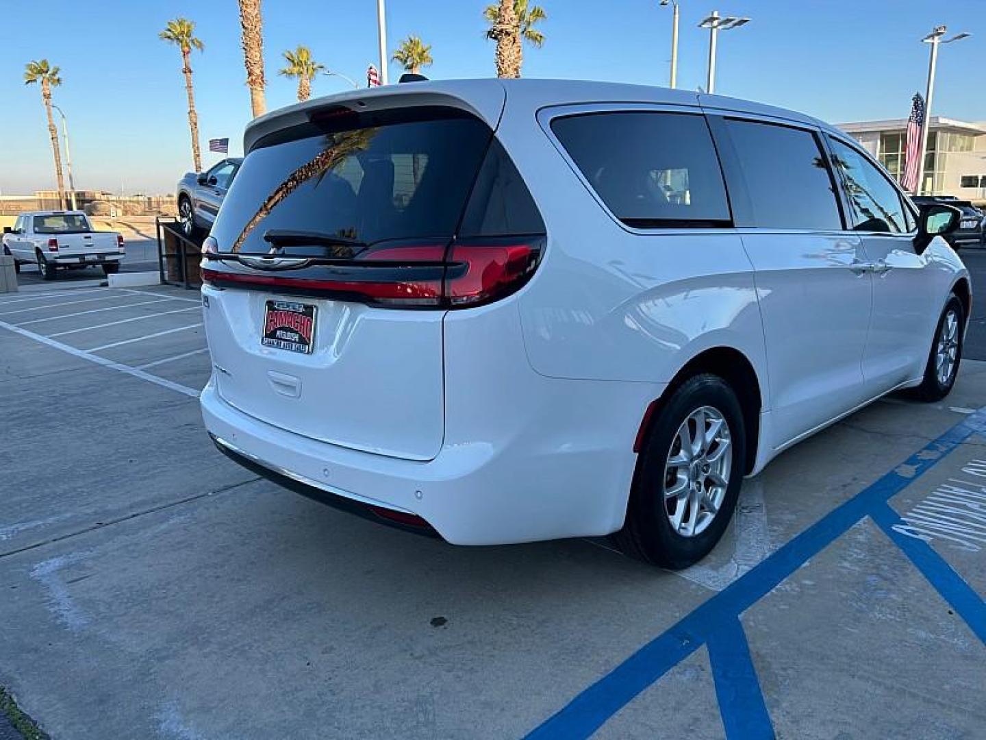 2023 WHITE Chrysler Pacifica (2C4RC1BG7PR) with an V6 3.6 Liter engine, Automatic 9-Spd transmission, located at 412 Auto Vista Drive, Palmdale, CA, 93551, (661) 945-0620, 34.592636, -118.136681 - Photo#2
