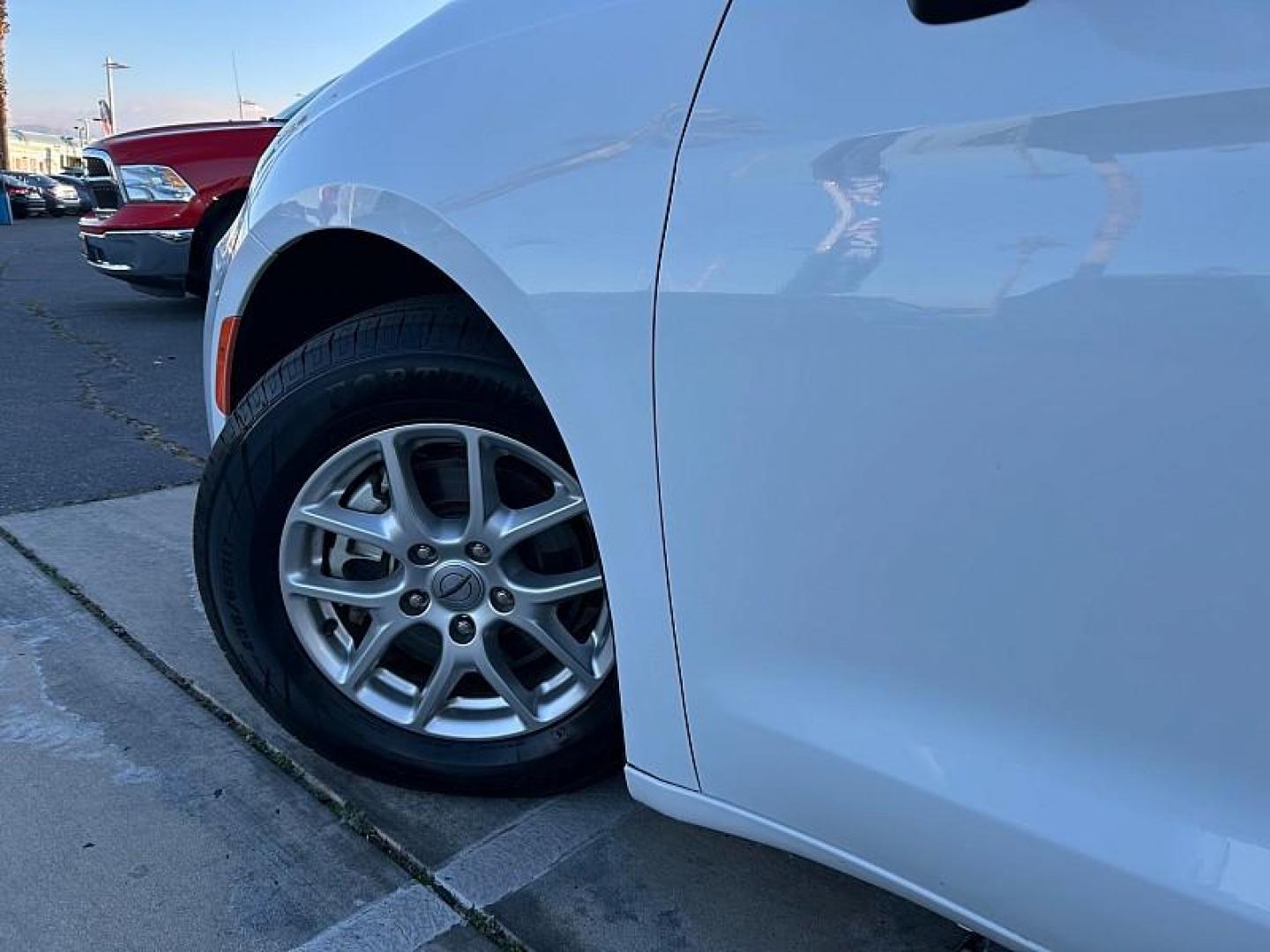 2023 WHITE Chrysler Pacifica (2C4RC1BG7PR) with an V6 3.6 Liter engine, Automatic 9-Spd transmission, located at 412 Auto Vista Drive, Palmdale, CA, 93551, (661) 945-0620, 34.592636, -118.136681 - Photo#7