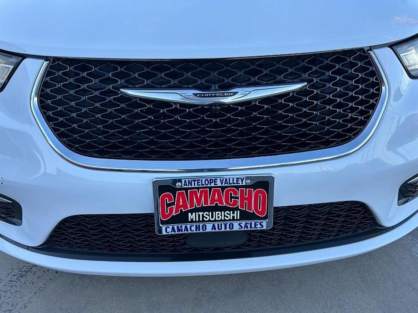 2023 WHITE Chrysler Pacifica (2C4RC1BG7PR) with an V6 3.6 Liter engine, Automatic 9-Spd transmission, located at 412 Auto Vista Drive, Palmdale, CA, 93551, (661) 945-0620, 34.592636, -118.136681 - Photo#9