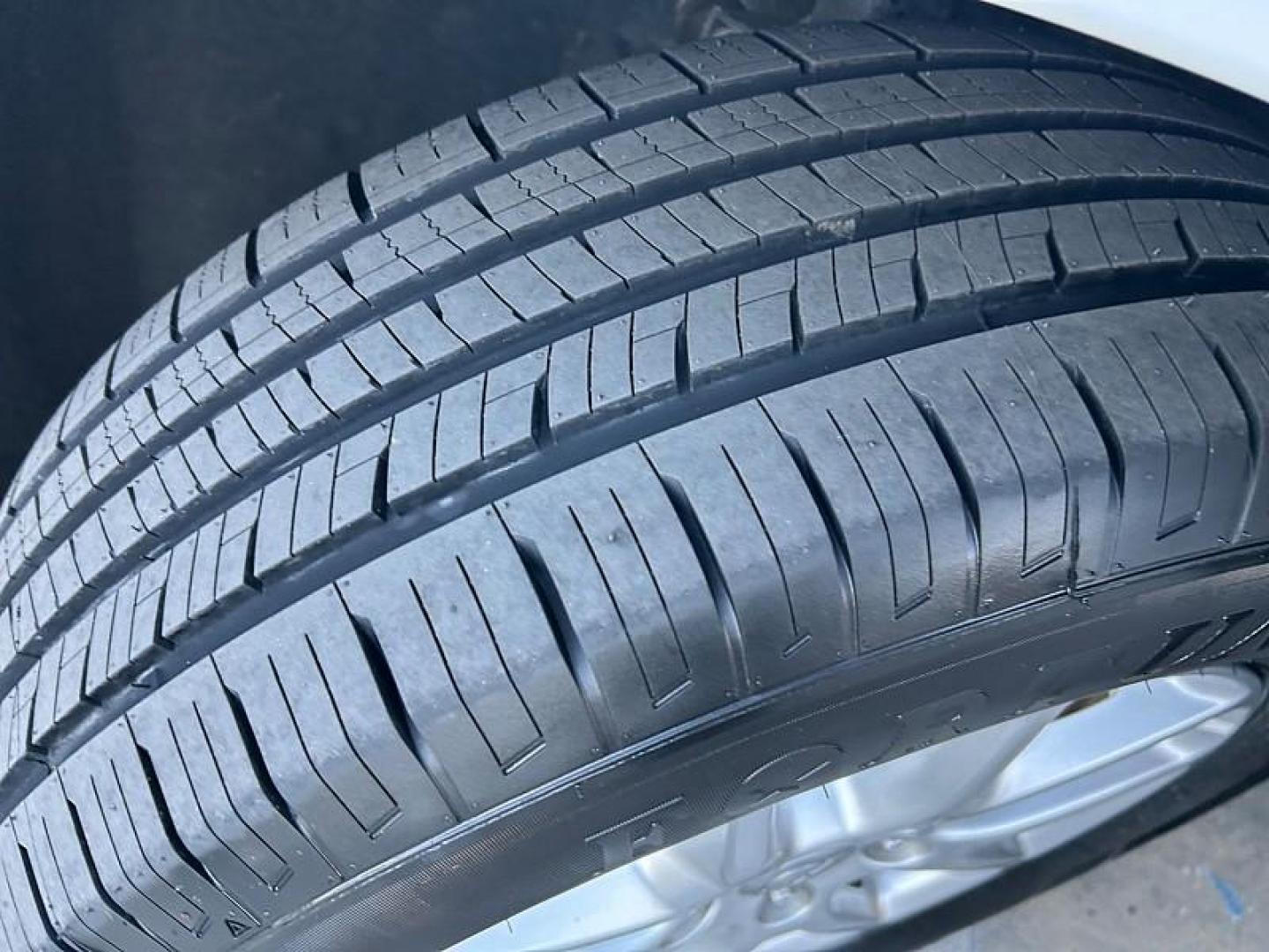 2023 WHITE Chrysler Pacifica (2C4RC1BG7PR) with an V6 3.6 Liter engine, Automatic 9-Spd transmission, located at 412 Auto Vista Drive, Palmdale, CA, 93551, (661) 945-0620, 34.592636, -118.136681 - Photo#14