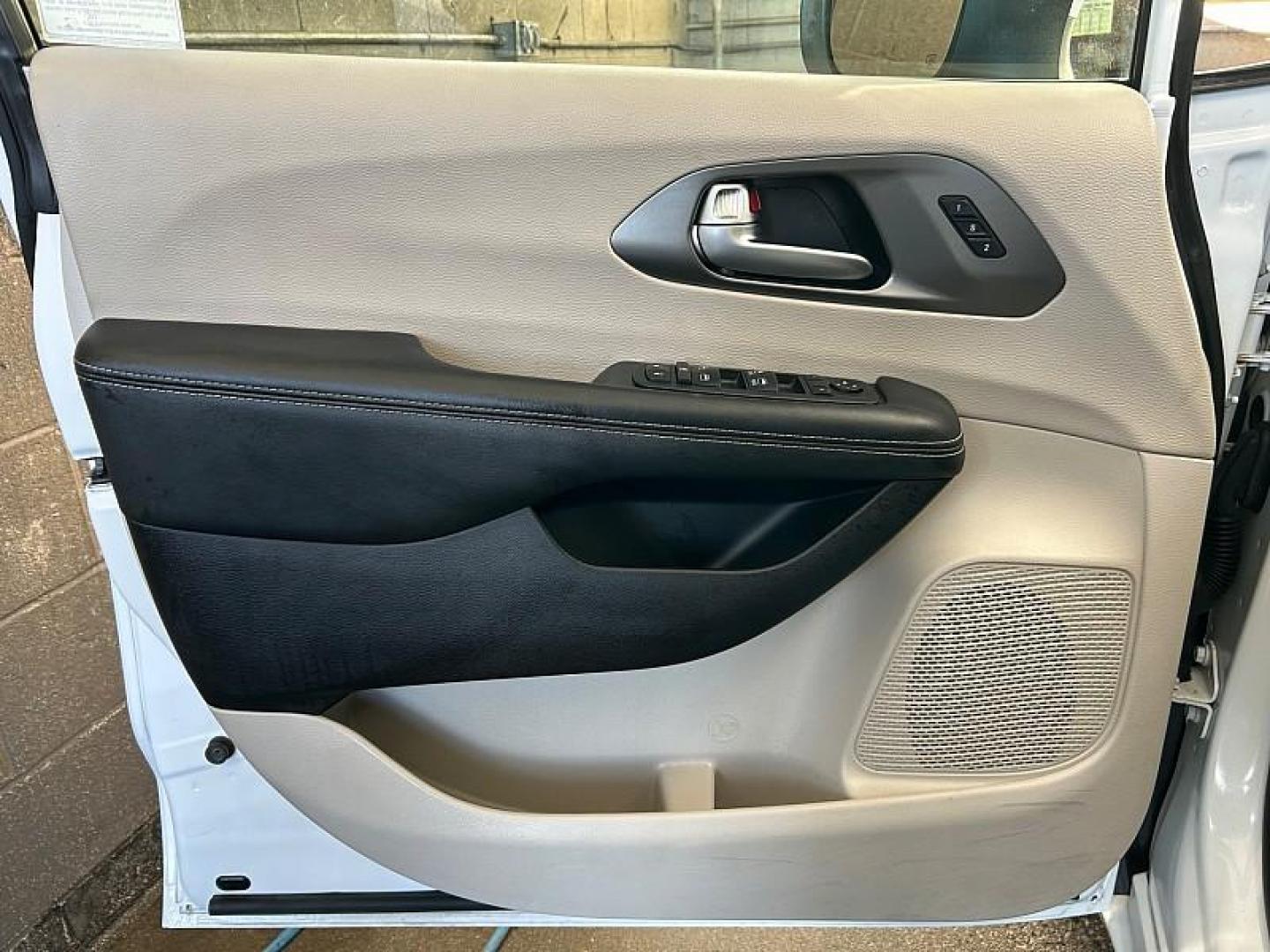 2023 WHITE Chrysler Pacifica (2C4RC1BG7PR) with an V6 3.6 Liter engine, Automatic 9-Spd transmission, located at 412 Auto Vista Drive, Palmdale, CA, 93551, (661) 945-0620, 34.592636, -118.136681 - Photo#16