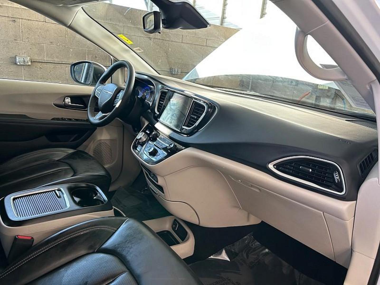 2023 WHITE Chrysler Pacifica (2C4RC1BG7PR) with an V6 3.6 Liter engine, Automatic 9-Spd transmission, located at 412 Auto Vista Drive, Palmdale, CA, 93551, (661) 945-0620, 34.592636, -118.136681 - Photo#23