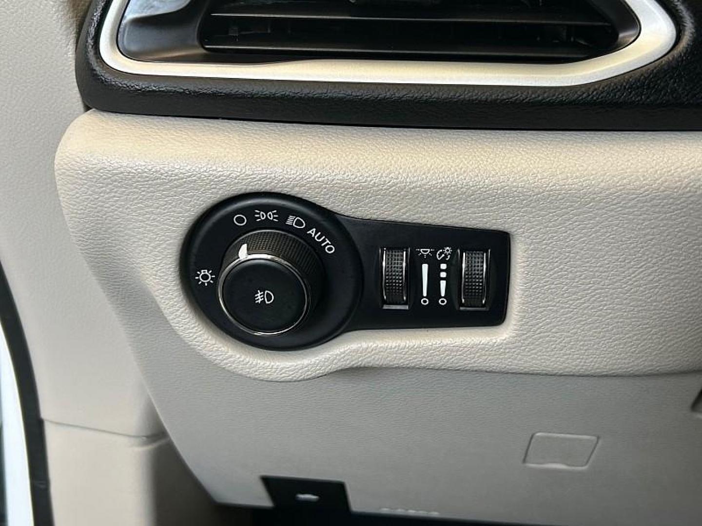 2023 WHITE Chrysler Pacifica (2C4RC1BG7PR) with an V6 3.6 Liter engine, Automatic 9-Spd transmission, located at 412 Auto Vista Drive, Palmdale, CA, 93551, (661) 945-0620, 34.592636, -118.136681 - Photo#25