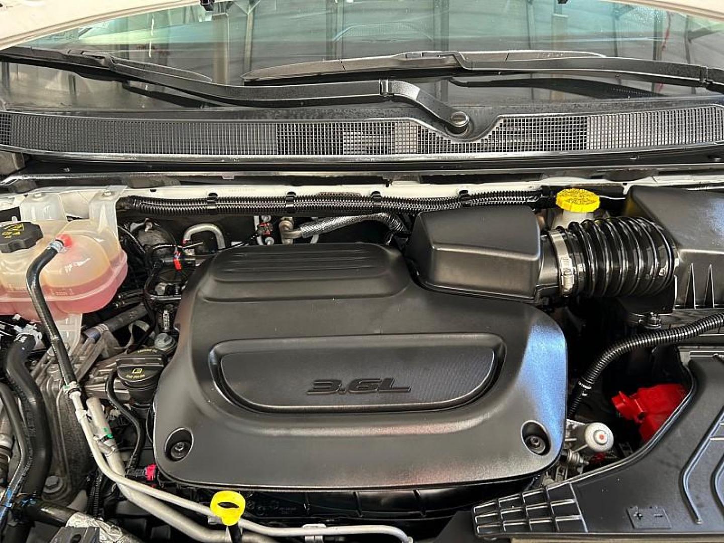 2023 WHITE Chrysler Pacifica (2C4RC1BG7PR) with an V6 3.6 Liter engine, Automatic 9-Spd transmission, located at 412 Auto Vista Drive, Palmdale, CA, 93551, (661) 945-0620, 34.592636, -118.136681 - Photo#30