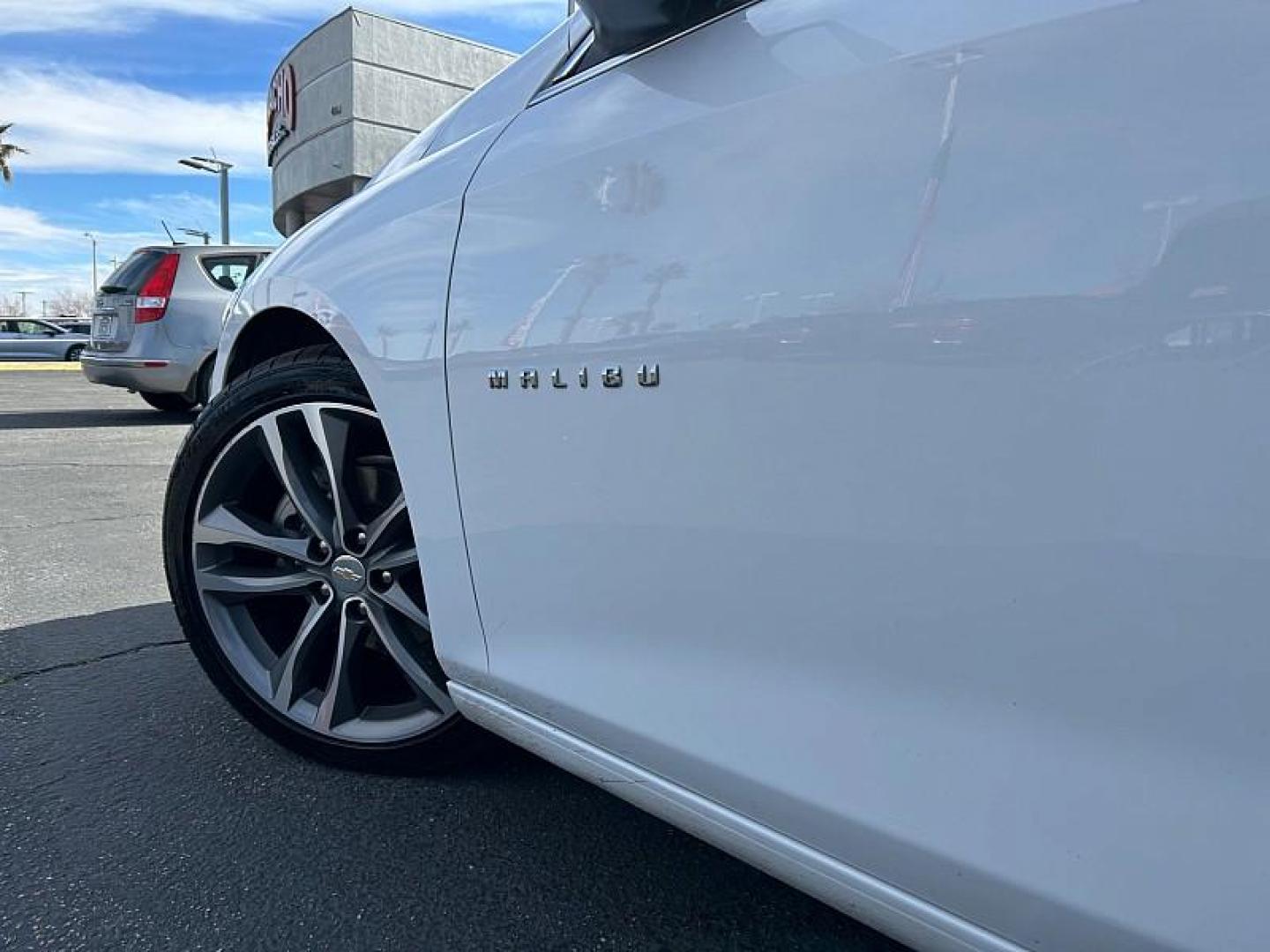 2024 WHITE Chevrolet Malibu (1G1ZE5ST2RF) with an 4-Cyl Turbo 1.5 Liter engine, Automatic CVT transmission, located at 412 Auto Vista Drive, Palmdale, CA, 93551, (661) 945-0620, 34.592636, -118.136681 - Photo#7