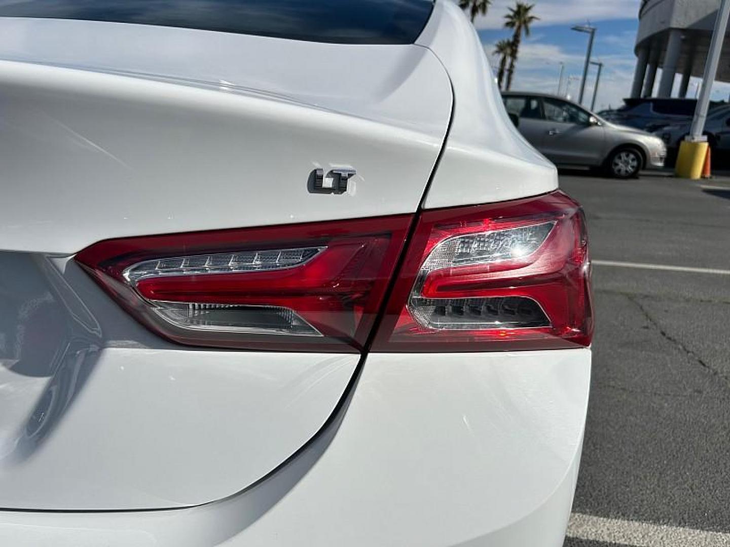 2024 WHITE Chevrolet Malibu (1G1ZE5ST2RF) with an 4-Cyl Turbo 1.5 Liter engine, Automatic CVT transmission, located at 412 Auto Vista Drive, Palmdale, CA, 93551, (661) 945-0620, 34.592636, -118.136681 - Photo#12