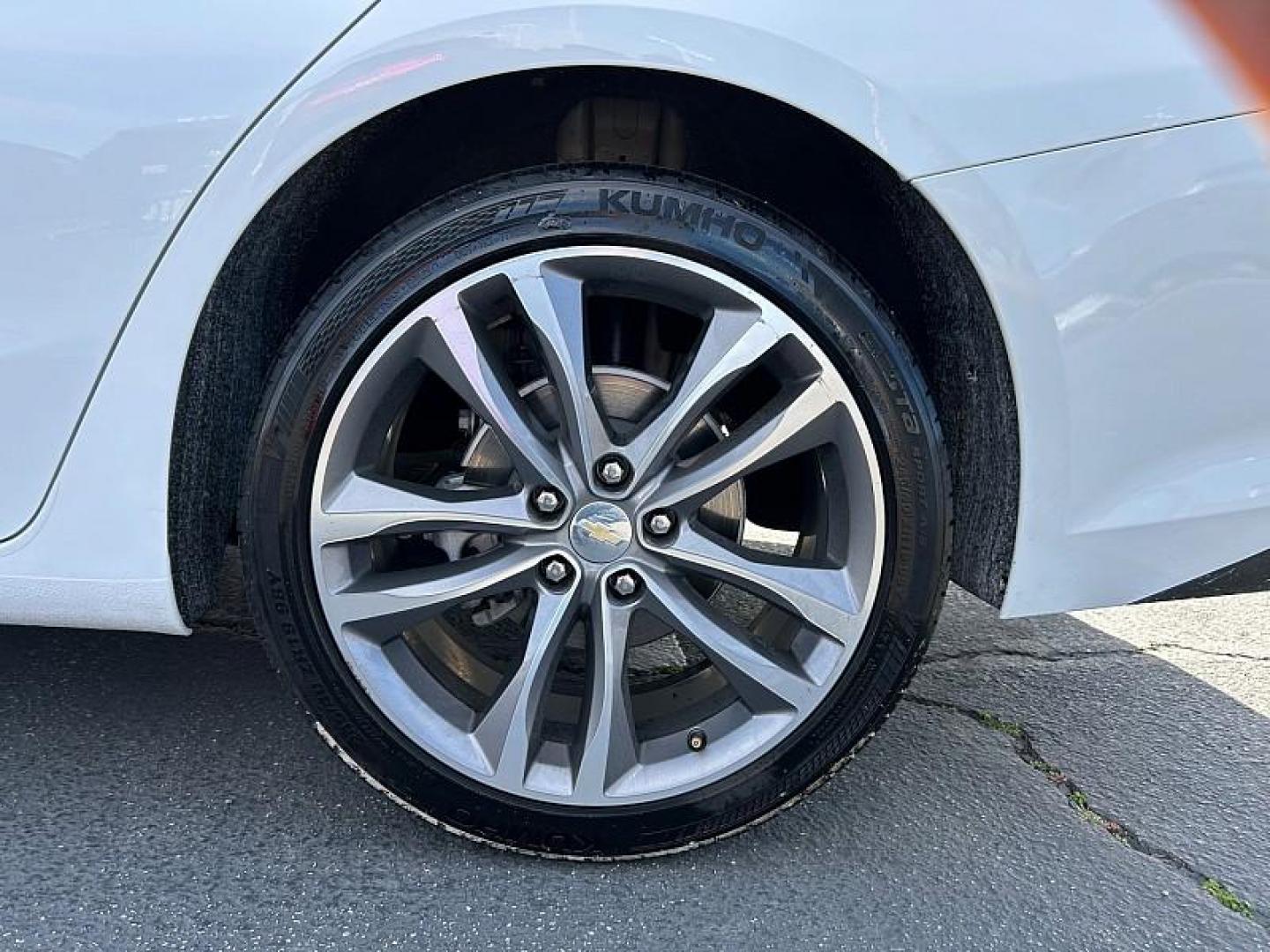 2024 WHITE Chevrolet Malibu (1G1ZE5ST2RF) with an 4-Cyl Turbo 1.5 Liter engine, Automatic CVT transmission, located at 412 Auto Vista Drive, Palmdale, CA, 93551, (661) 945-0620, 34.592636, -118.136681 - Photo#13