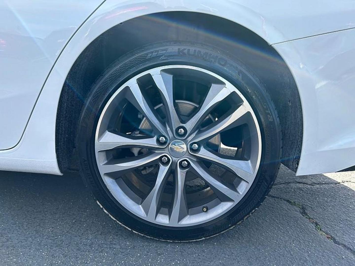 2024 WHITE Chevrolet Malibu (1G1ZE5ST2RF) with an 4-Cyl Turbo 1.5 Liter engine, Automatic CVT transmission, located at 412 Auto Vista Drive, Palmdale, CA, 93551, (661) 945-0620, 34.592636, -118.136681 - Photo#14