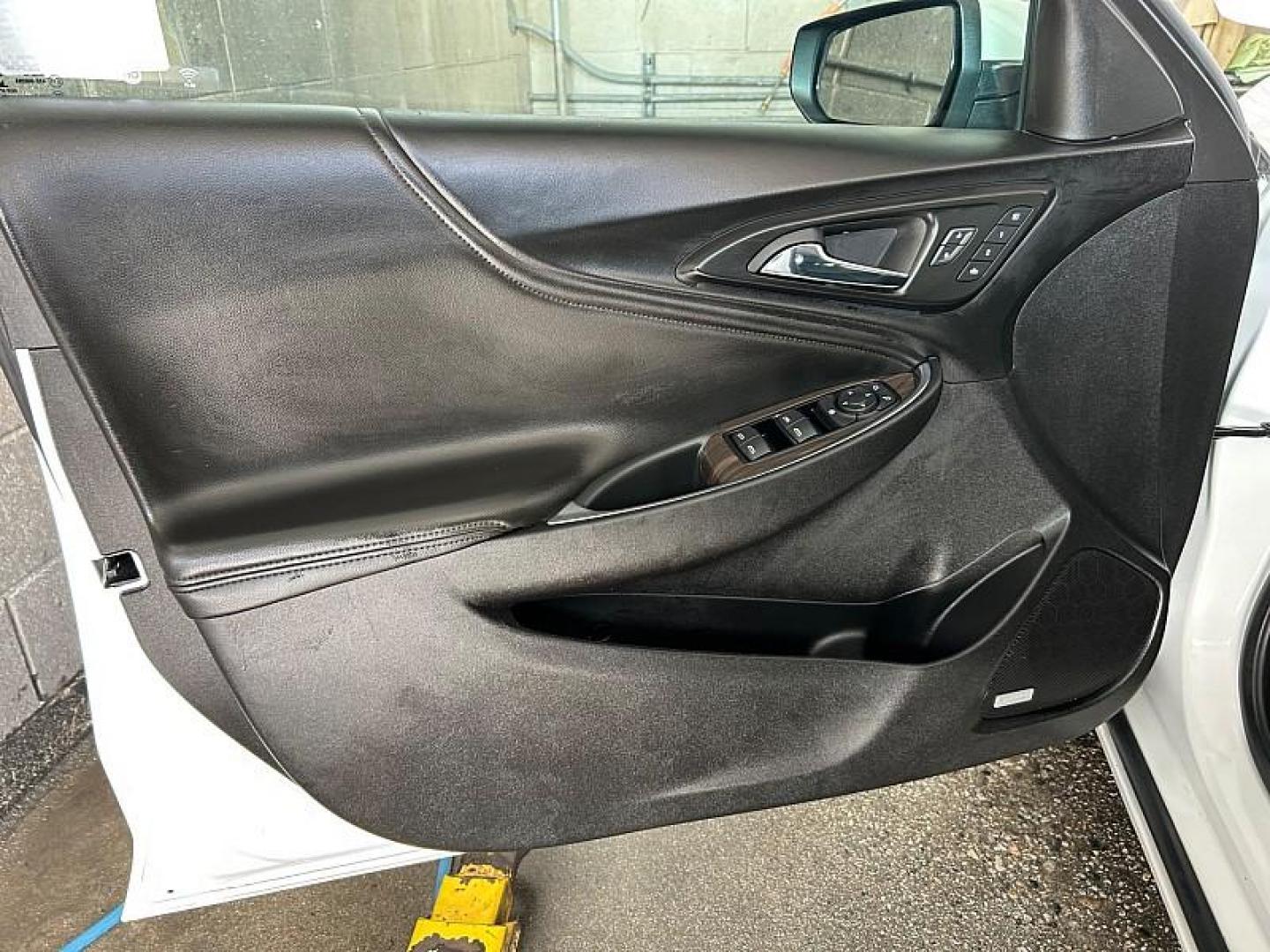 2024 WHITE Chevrolet Malibu (1G1ZE5ST2RF) with an 4-Cyl Turbo 1.5 Liter engine, Automatic CVT transmission, located at 412 Auto Vista Drive, Palmdale, CA, 93551, (661) 945-0620, 34.592636, -118.136681 - Photo#16