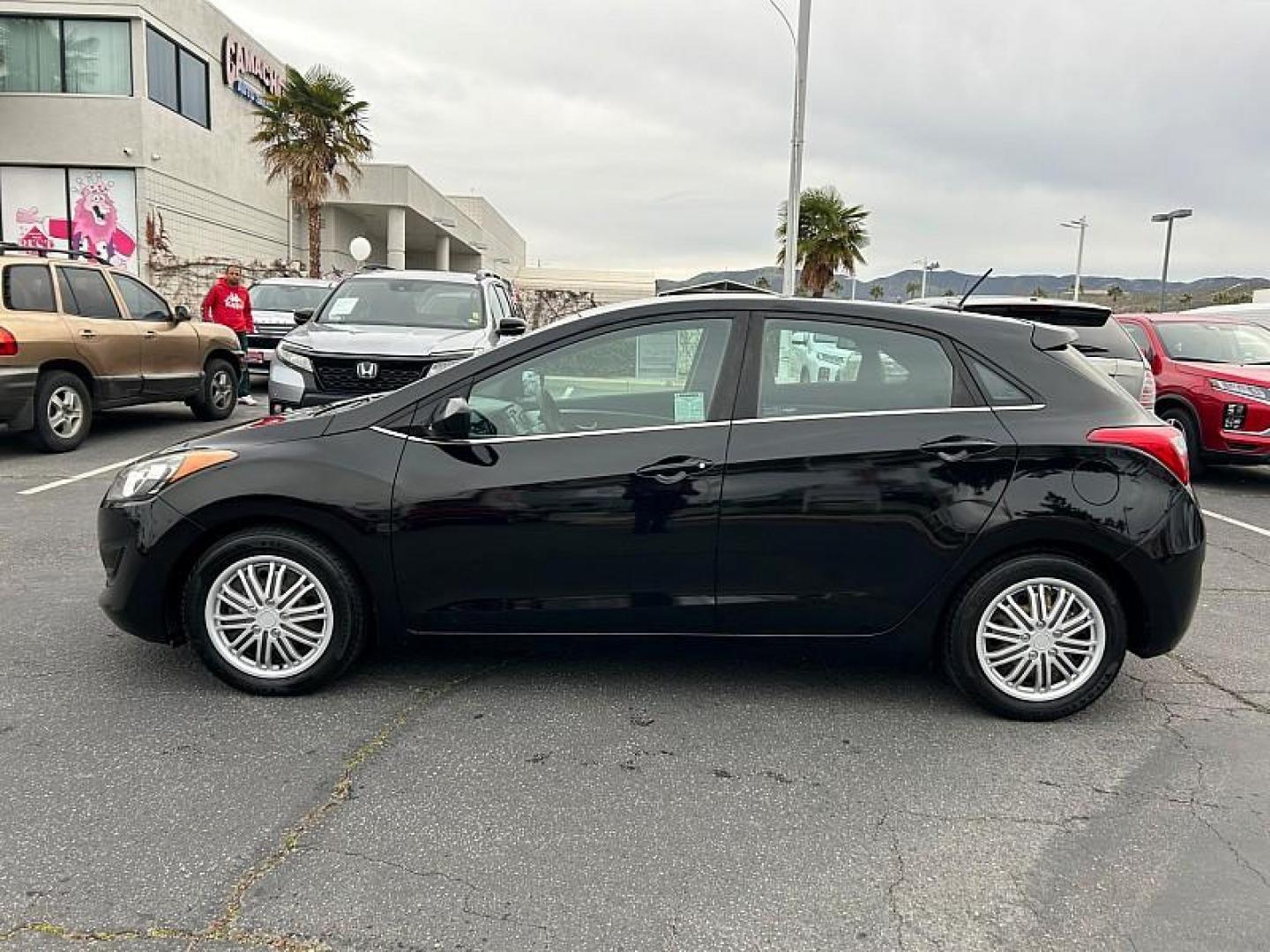 2017 BLACK Hyundai Elantra GT (KMHD35LHXHU) with an 4-Cyl 2.0 Liter engine, Auto 6-Spd Shiftronic transmission, located at 412 Auto Vista Drive, Palmdale, CA, 93551, (661) 945-0620, 34.592636, -118.136681 - Photo#3