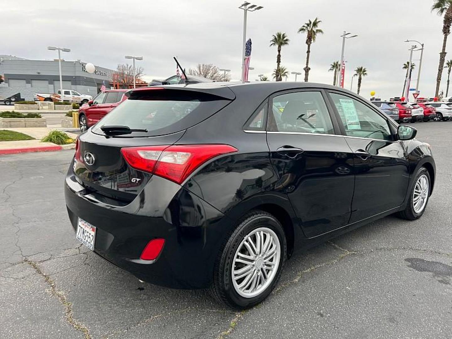 2017 BLACK Hyundai Elantra GT (KMHD35LHXHU) with an 4-Cyl 2.0 Liter engine, Auto 6-Spd Shiftronic transmission, located at 412 Auto Vista Drive, Palmdale, CA, 93551, (661) 945-0620, 34.592636, -118.136681 - Photo#8