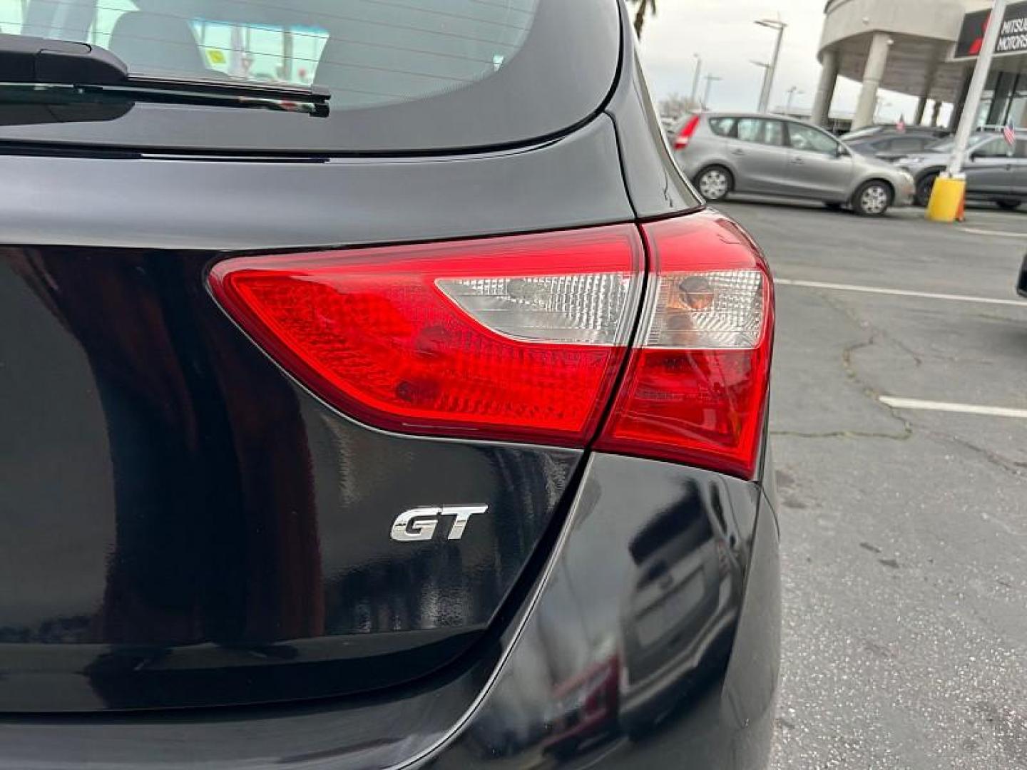 2017 BLACK Hyundai Elantra GT (KMHD35LHXHU) with an 4-Cyl 2.0 Liter engine, Auto 6-Spd Shiftronic transmission, located at 412 Auto Vista Drive, Palmdale, CA, 93551, (661) 945-0620, 34.592636, -118.136681 - Photo#12