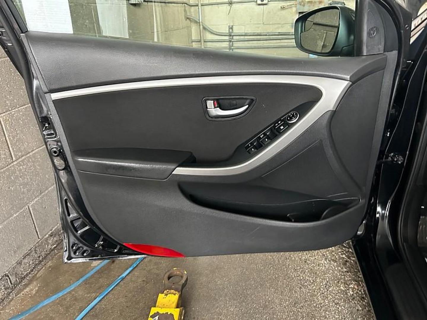 2017 BLACK Hyundai Elantra GT (KMHD35LHXHU) with an 4-Cyl 2.0 Liter engine, Auto 6-Spd Shiftronic transmission, located at 412 Auto Vista Drive, Palmdale, CA, 93551, (661) 945-0620, 34.592636, -118.136681 - Photo#16