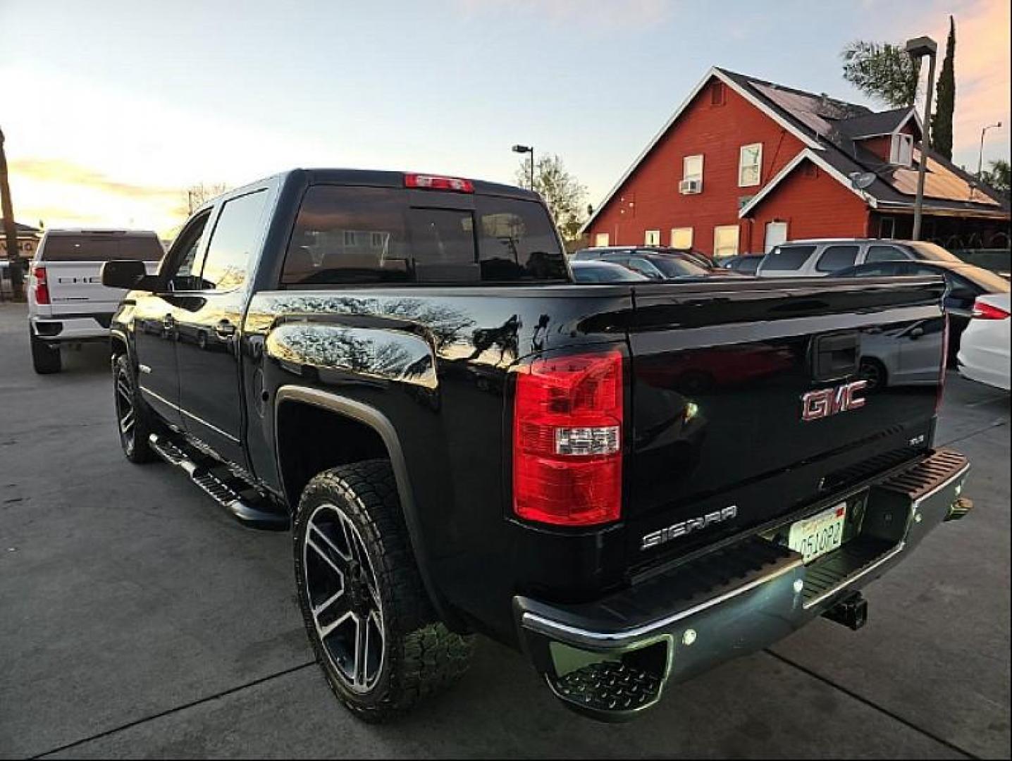 2018 BLACK GMC Sierra 1500 2WD (3GTP1MEC4JG) with an 8-Cyl 5.8 Liter engine, Automatic 6-Spd HD w/Overdrive transmission, located at 412 Auto Vista Drive, Palmdale, CA, 93551, (661) 945-0620, 34.592636, -118.136681 - Photo#4